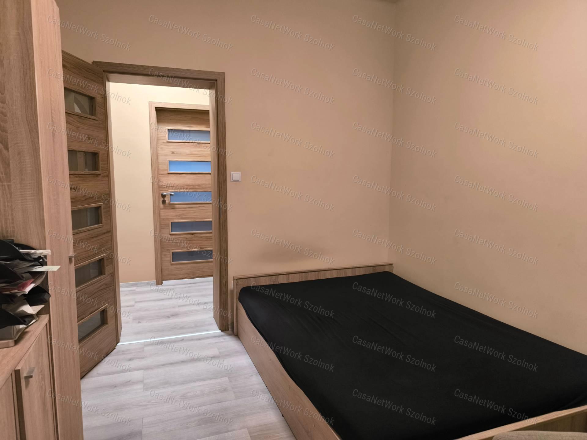 Szandaszőlősi felújított 90 m2-es családi ház eladó!