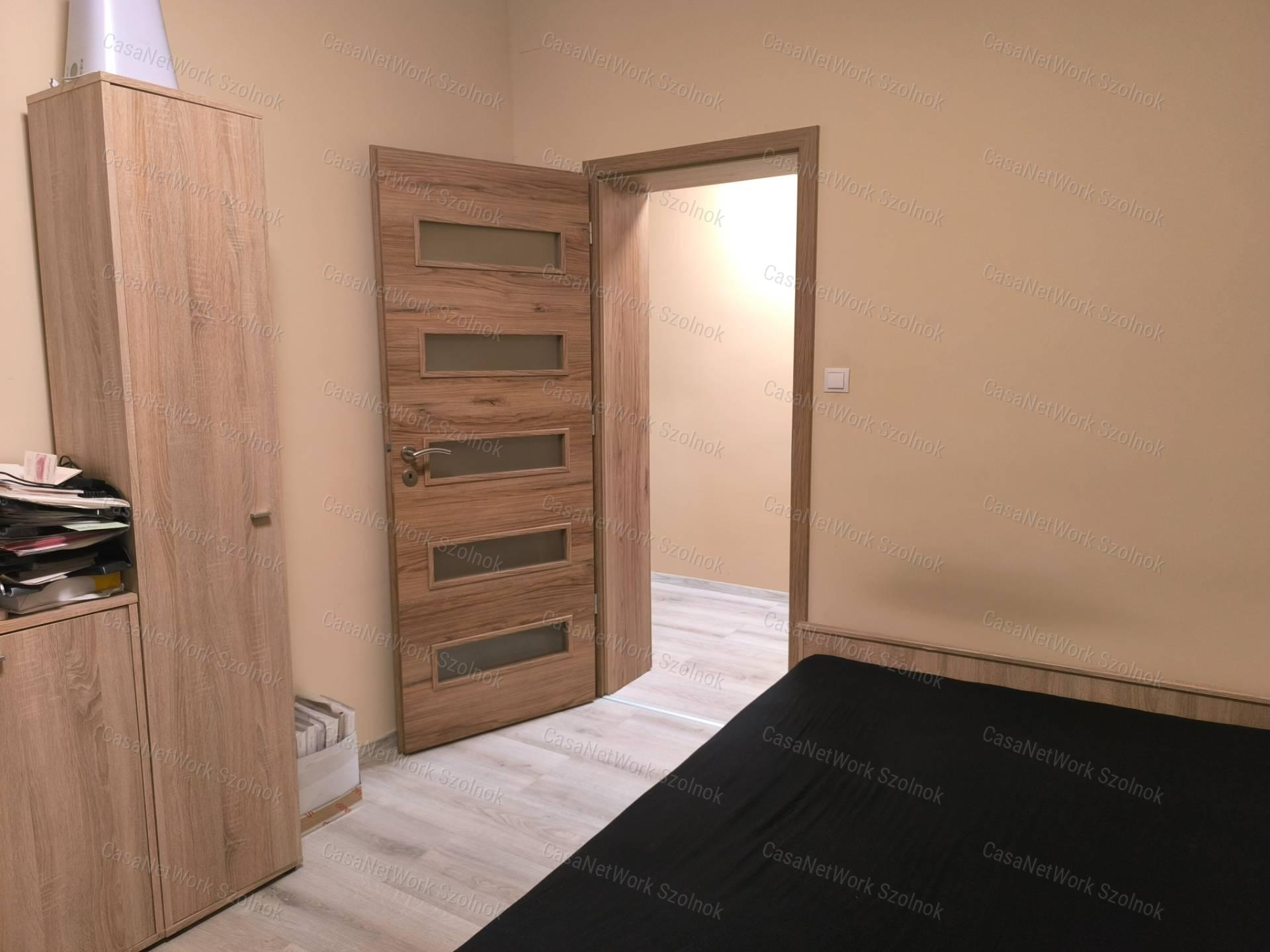 Szandaszőlősi felújított 90 m2-es családi ház eladó!