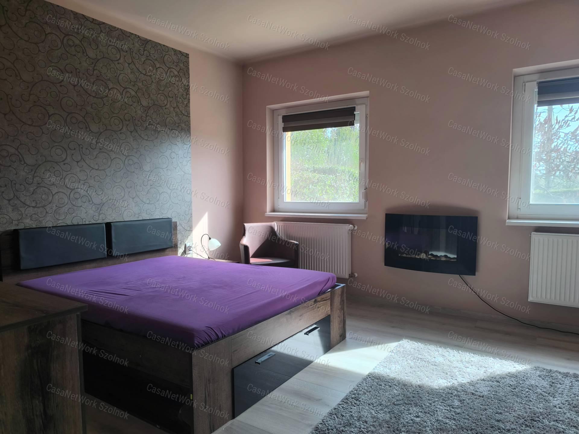 Szandaszőlősi felújított 90 m2-es családi ház eladó!