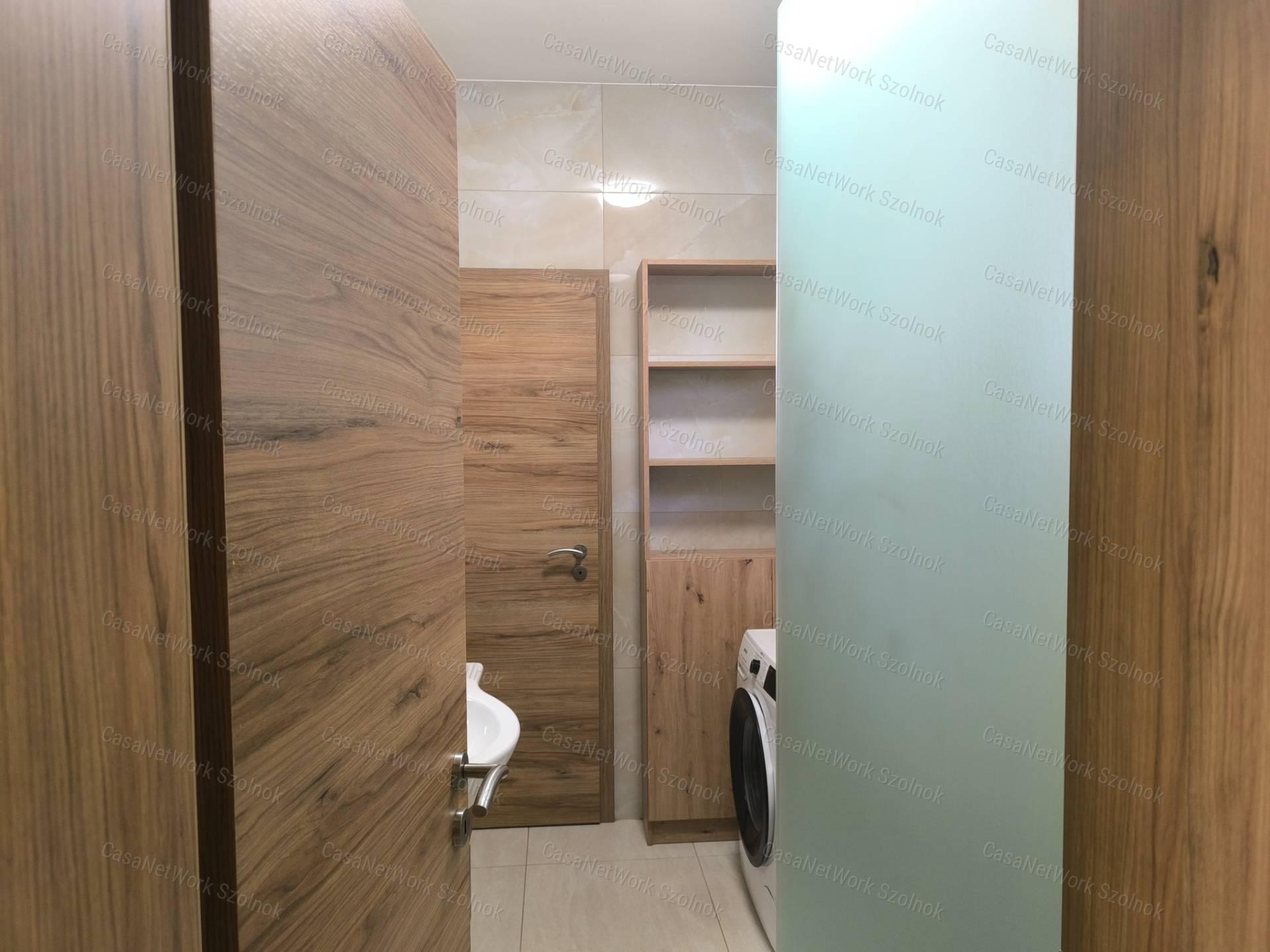 Szandaszőlősi felújított 90 m2-es családi ház eladó!