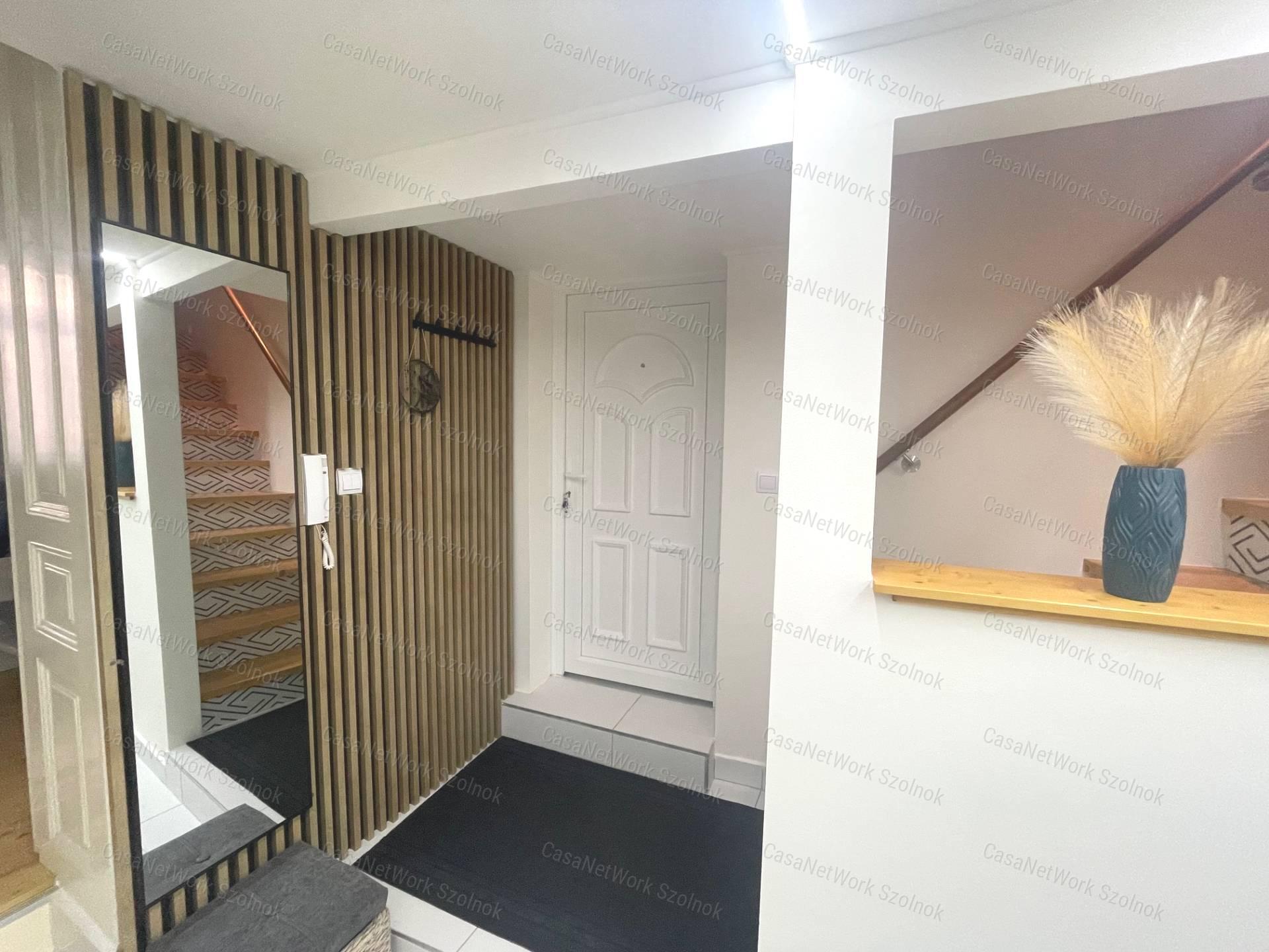 Szolnok belvárosában két szobás luxus lakás igényes bérlőnek kiadó