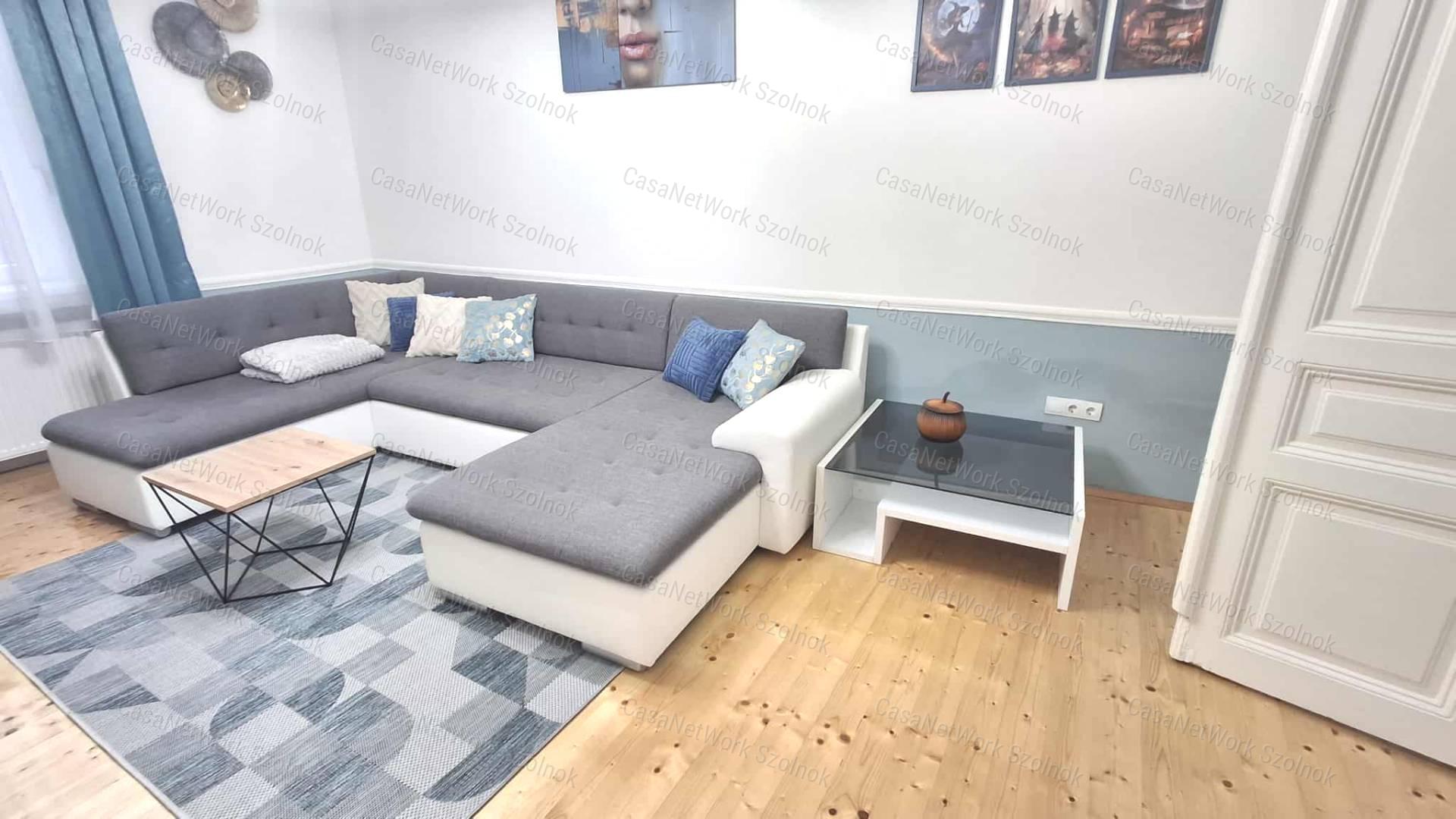 Szolnok belvárosában két szobás luxus lakás igényes bérlőnek kiadó