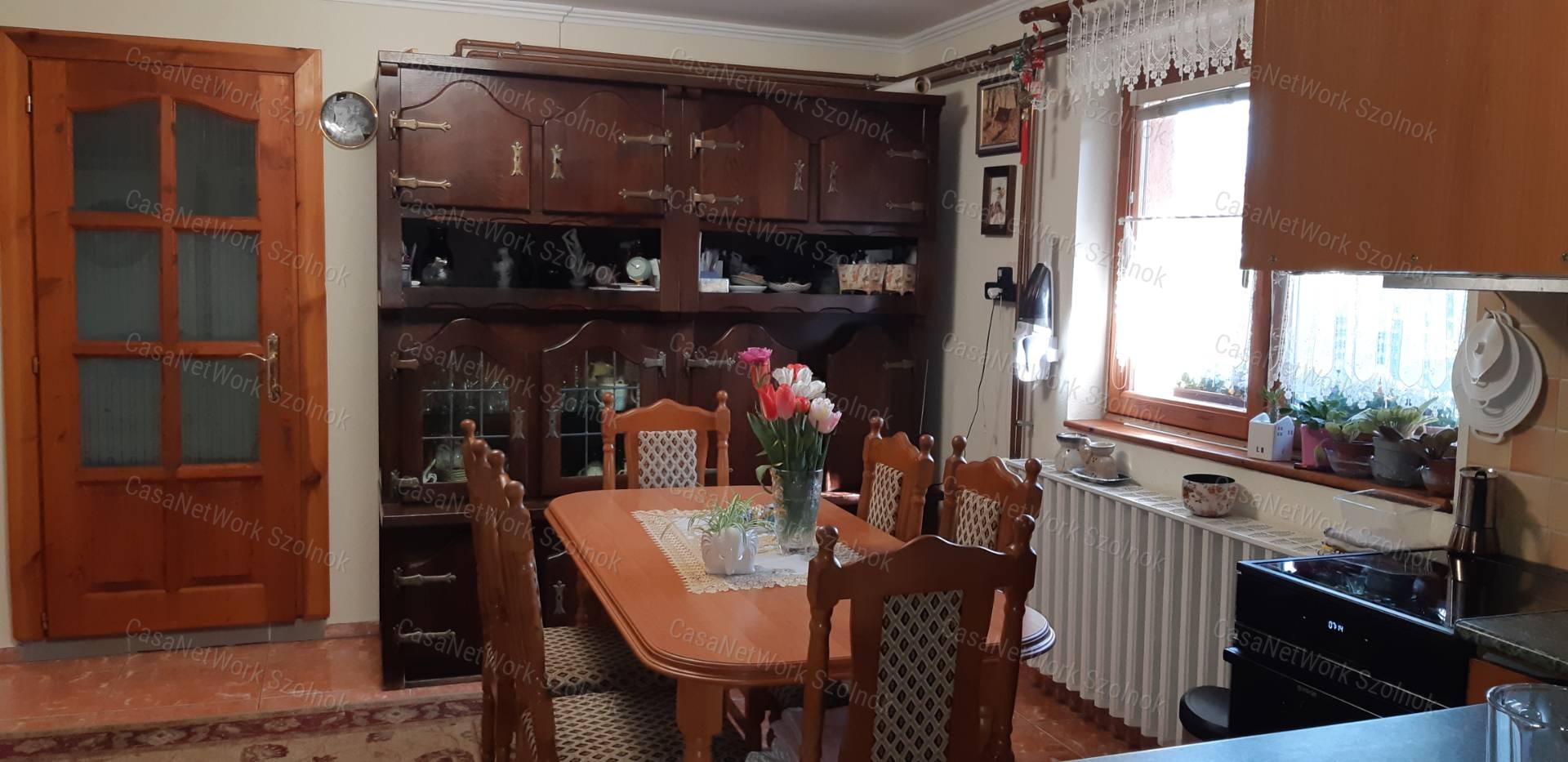 Szolnok-Szandaszőlős kertes családi ház eladó!