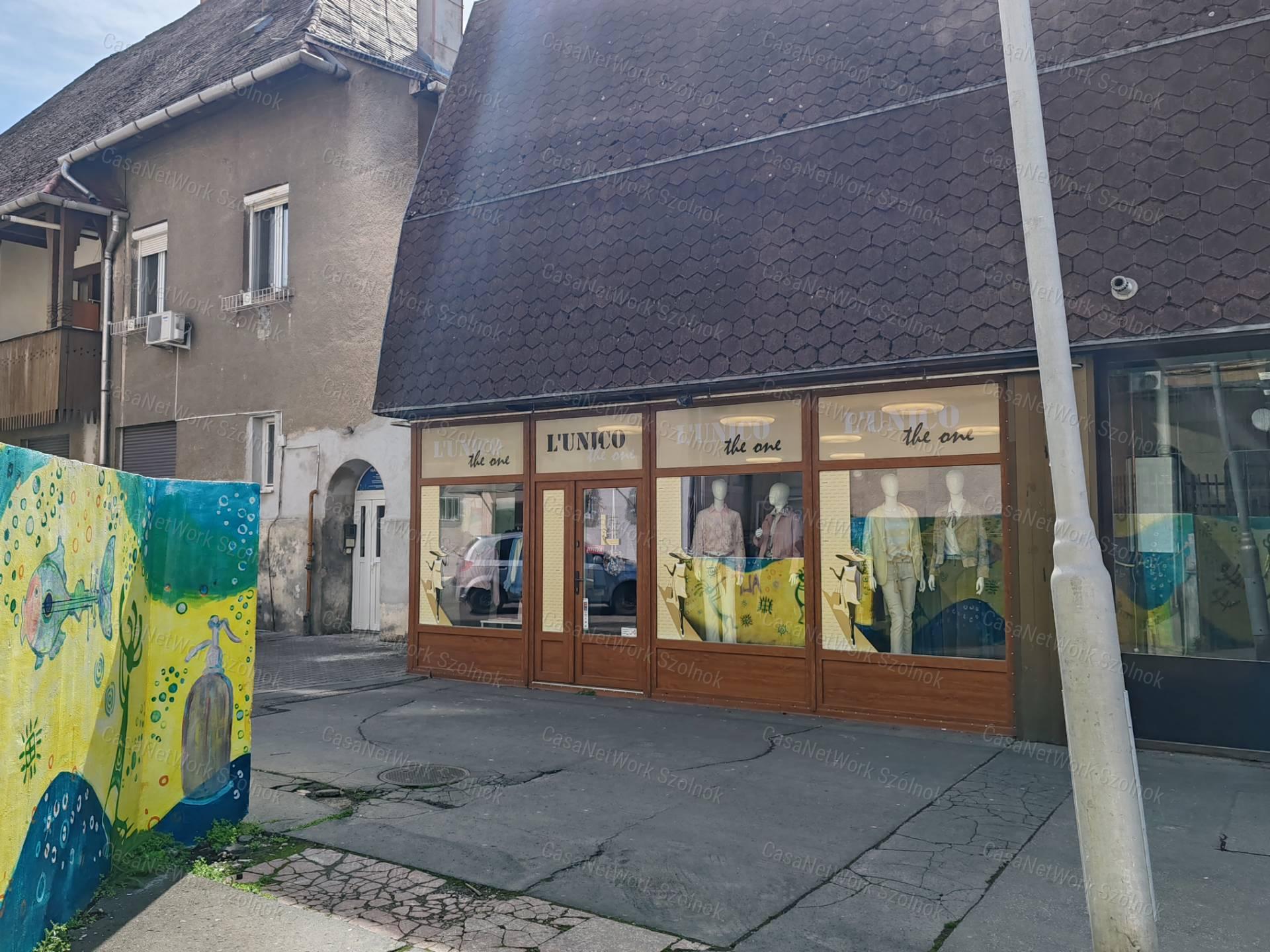 Szolnok belvárosában felújított üzlethelyiség eladó!