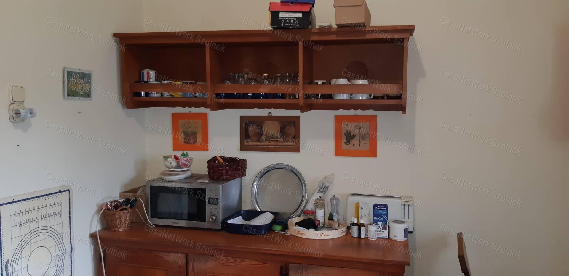Eladó Tiszaföldváron kétgenerációs kertes családi ház!