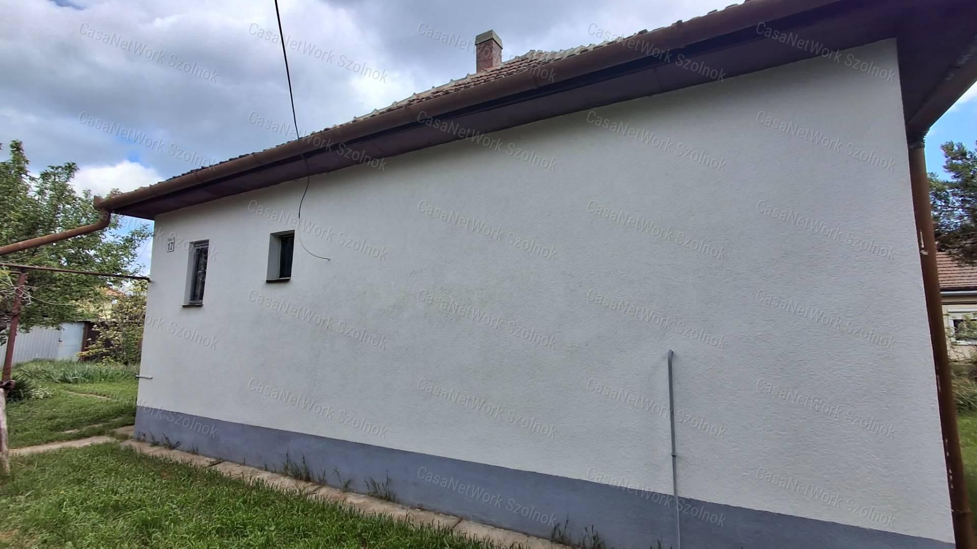 Szajol újfaluban három szobás jó elrendezésű családi ház eladó