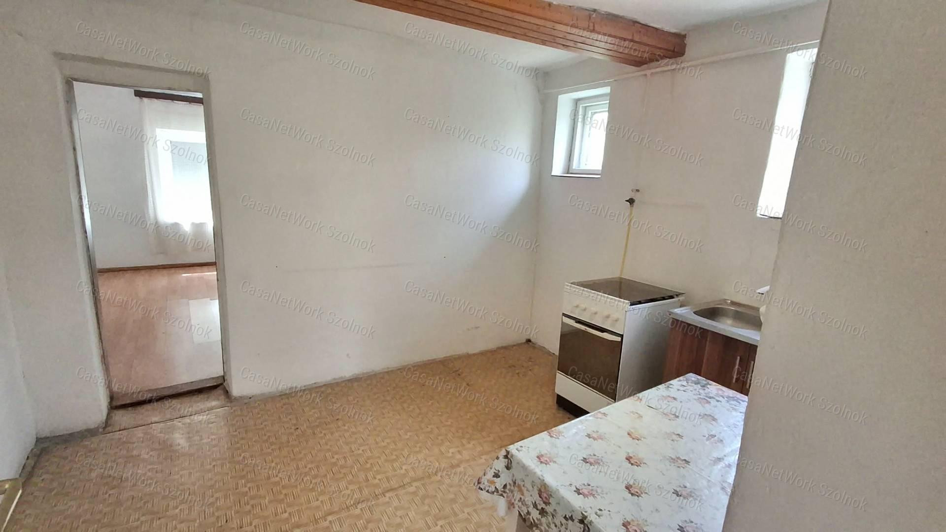 Szajol újfaluban három szobás jó elrendezésű családi ház eladó