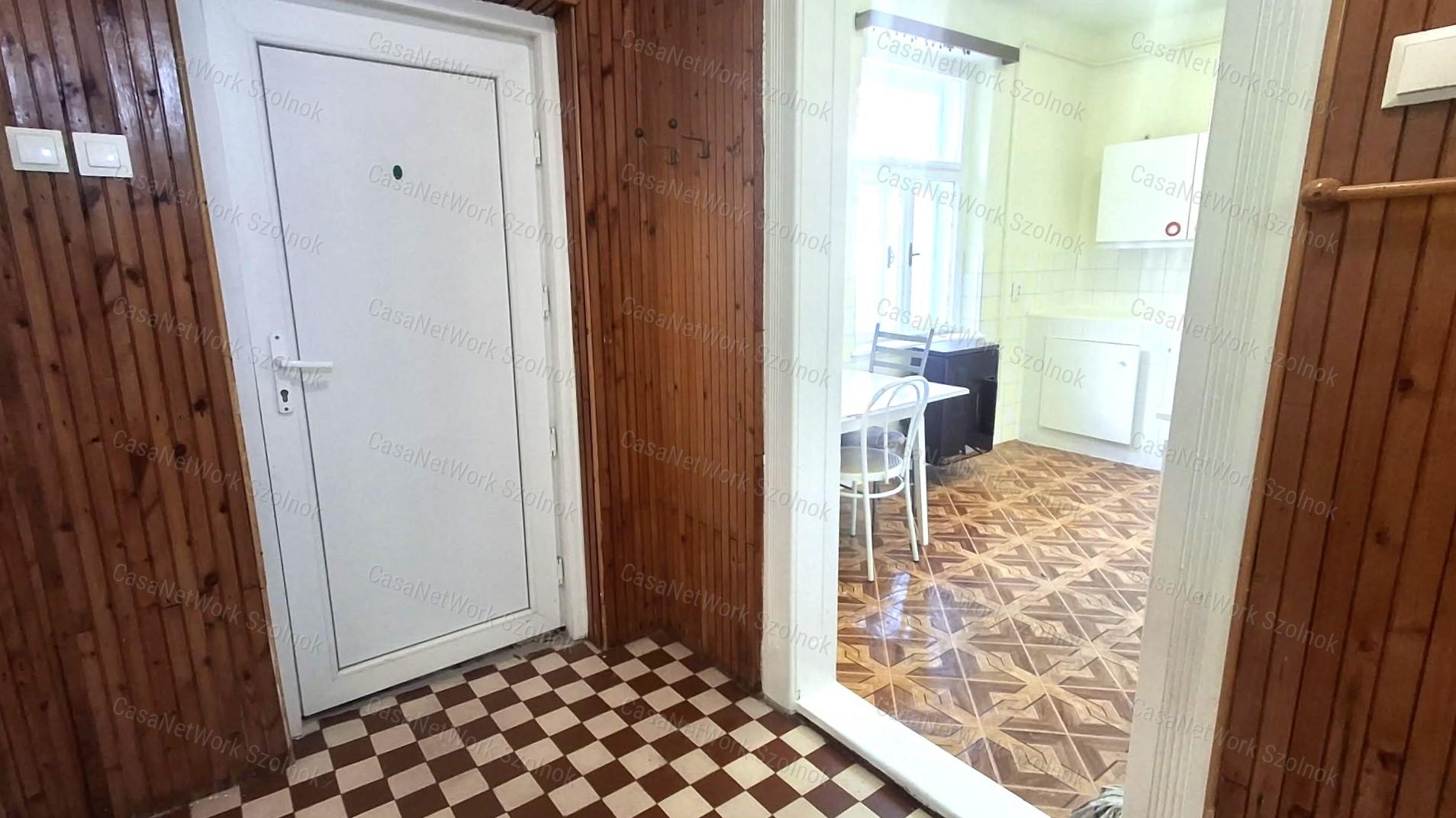 Eladó Szolnok belvárosában KÉT LAKÁS EGY ÁRBAN!