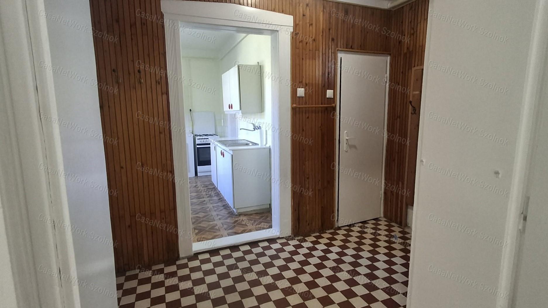 Eladó Szolnok belvárosában KÉT LAKÁS EGY ÁRBAN!