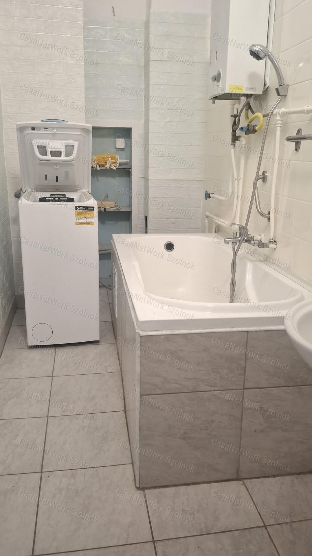 Eladó Szolnok belvárosában KÉT LAKÁS EGY ÁRBAN!
