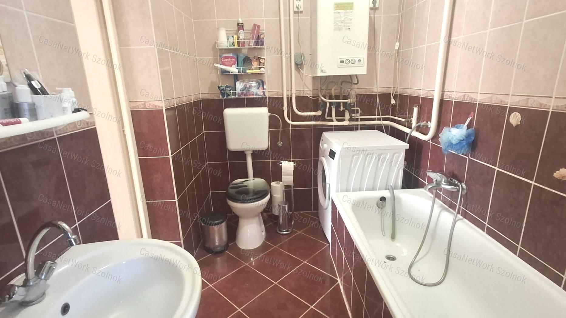 Eladó Szolnok belvárosában KÉT LAKÁS EGY ÁRBAN!