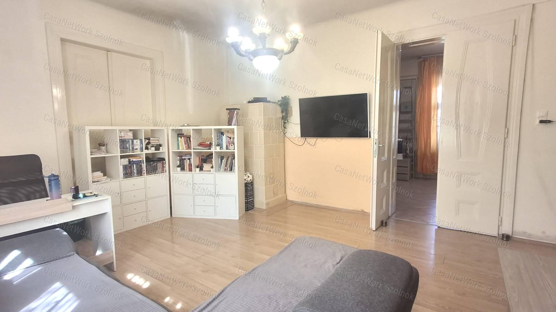 Eladó Szolnok belvárosában KÉT LAKÁS EGY ÁRBAN!