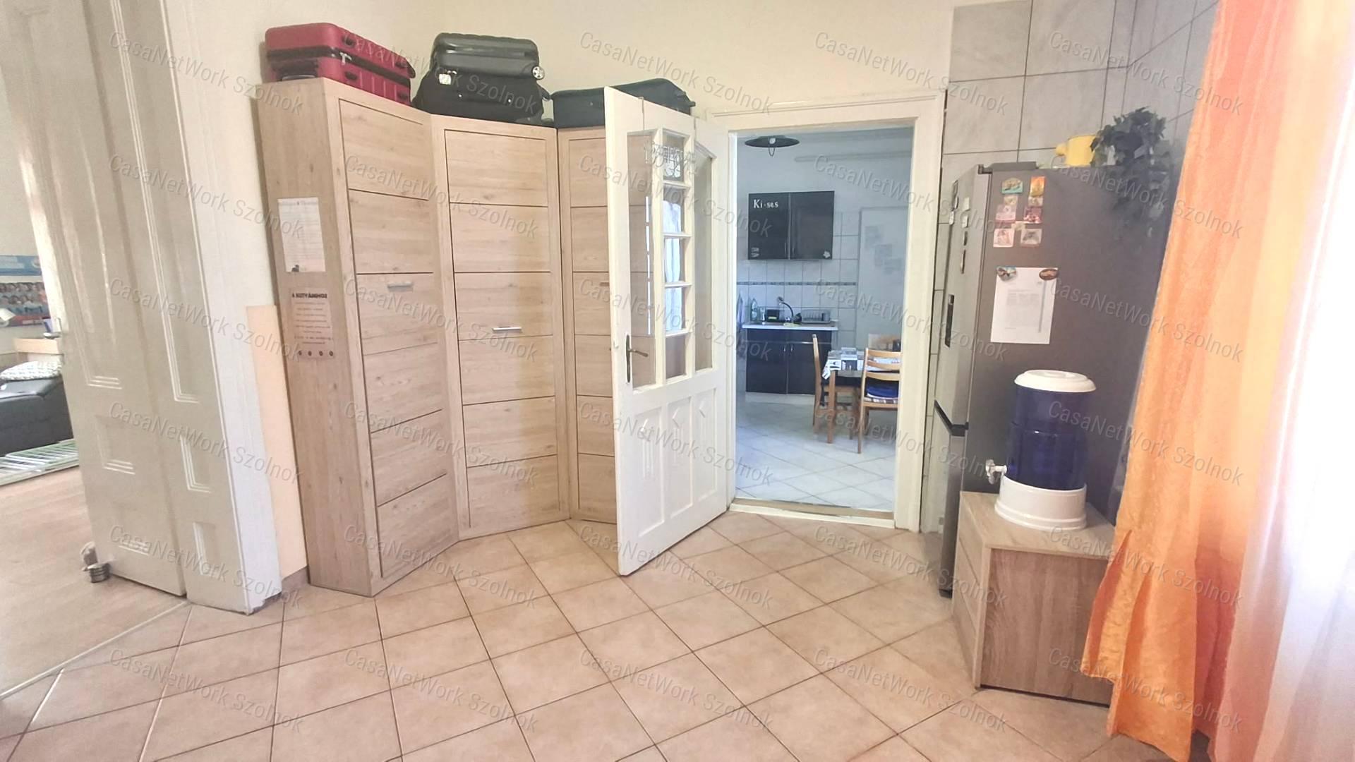 Eladó Szolnok belvárosában KÉT LAKÁS EGY ÁRBAN!