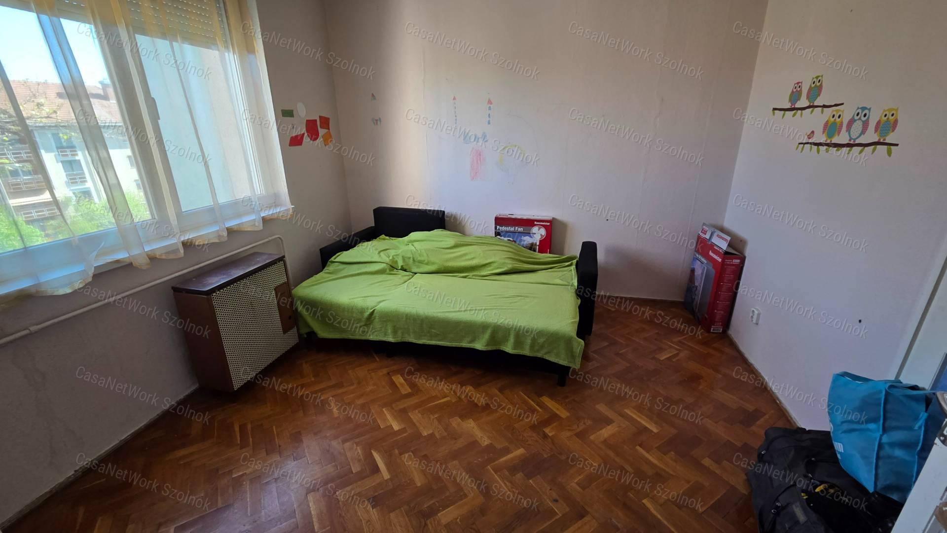 eladó téglalakás, Szolnok, Szántó körút