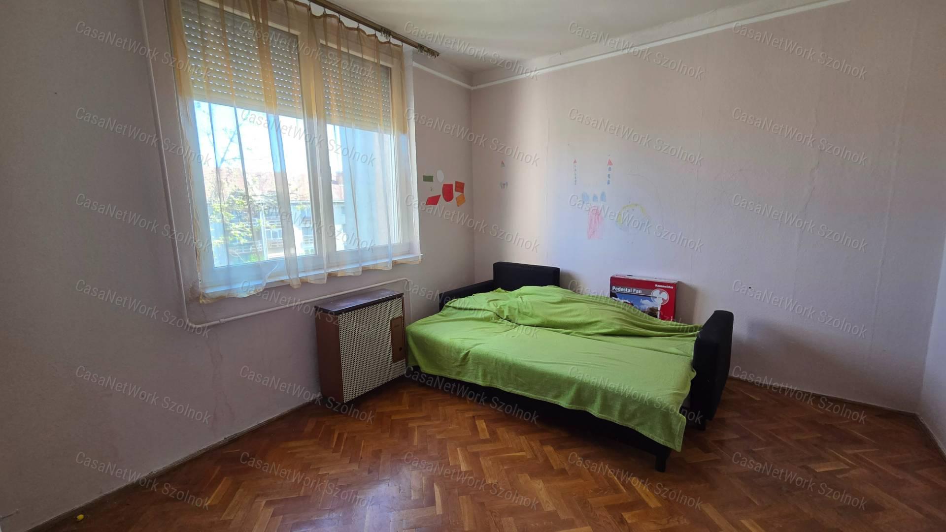 eladó téglalakás, Szolnok, Szántó körút