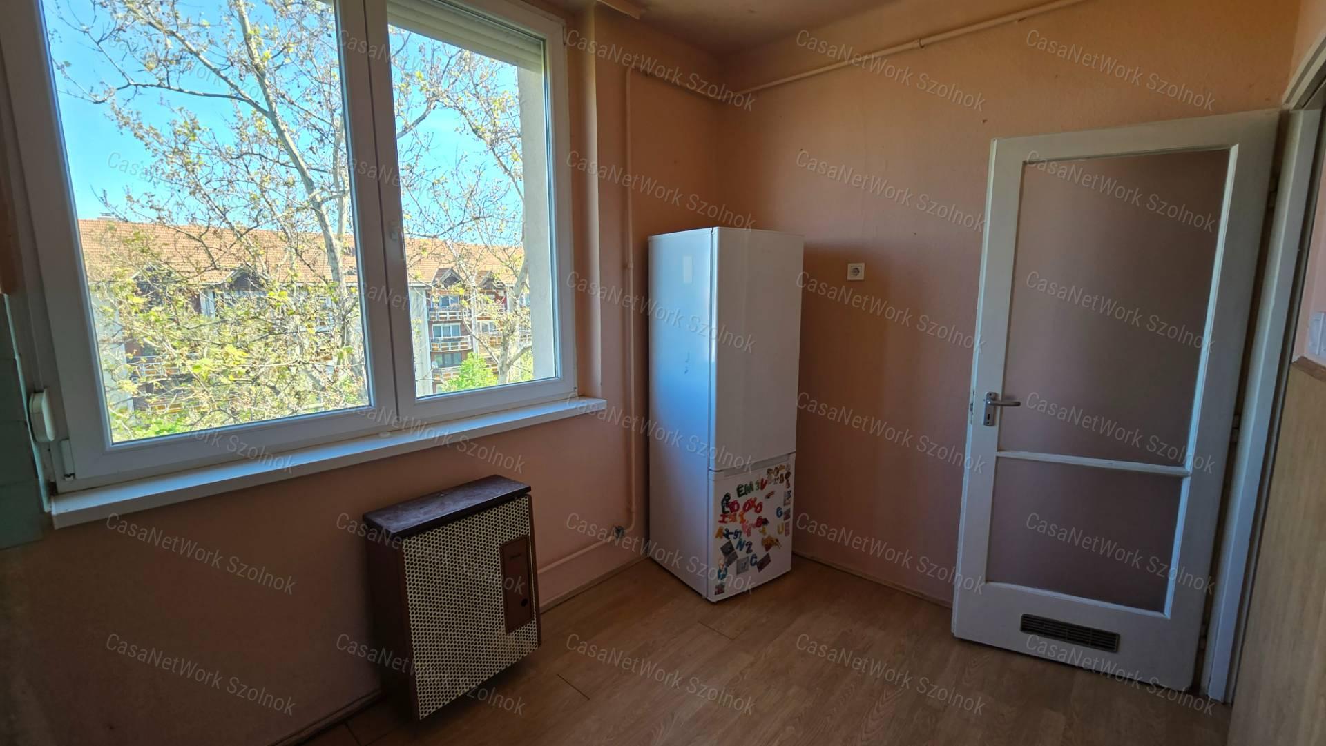 eladó téglalakás, Szolnok, Szántó körút