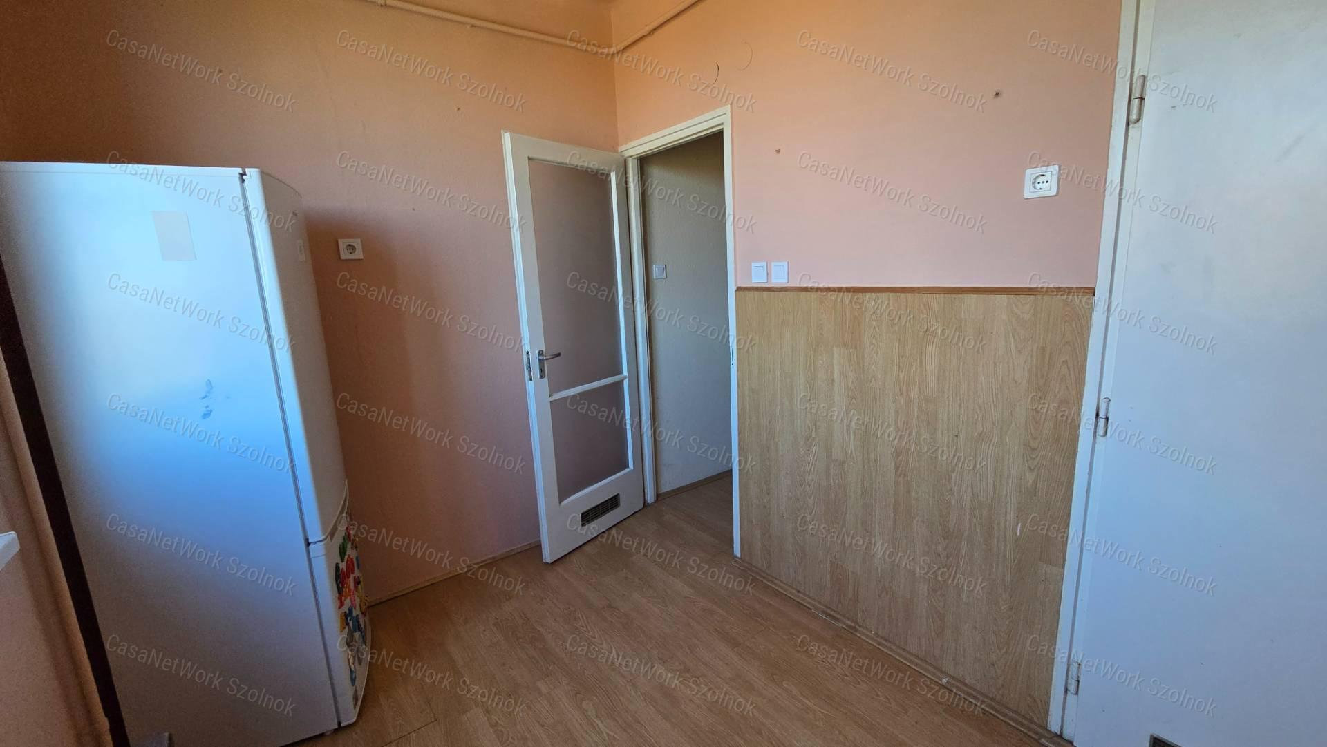 eladó téglalakás, Szolnok, Szántó körút