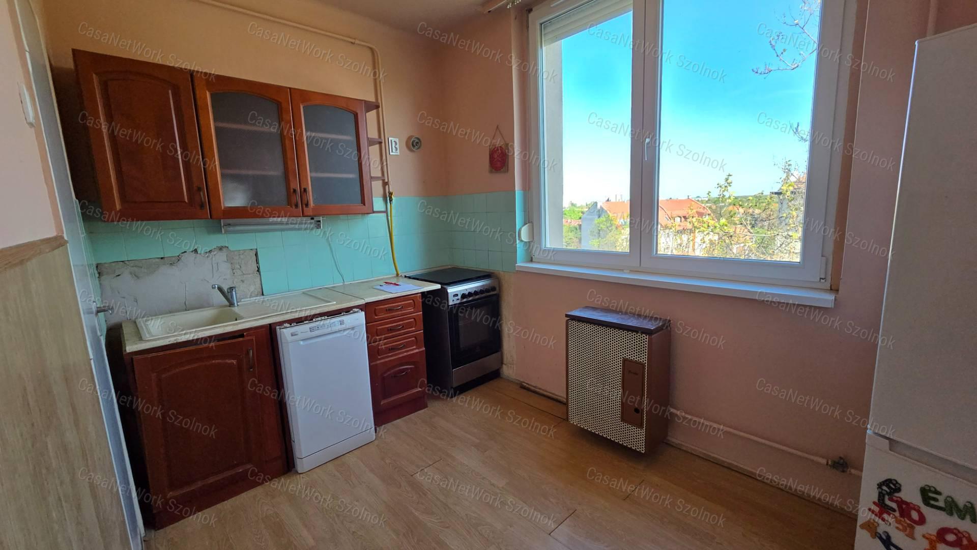 eladó téglalakás, Szolnok, Szántó körút