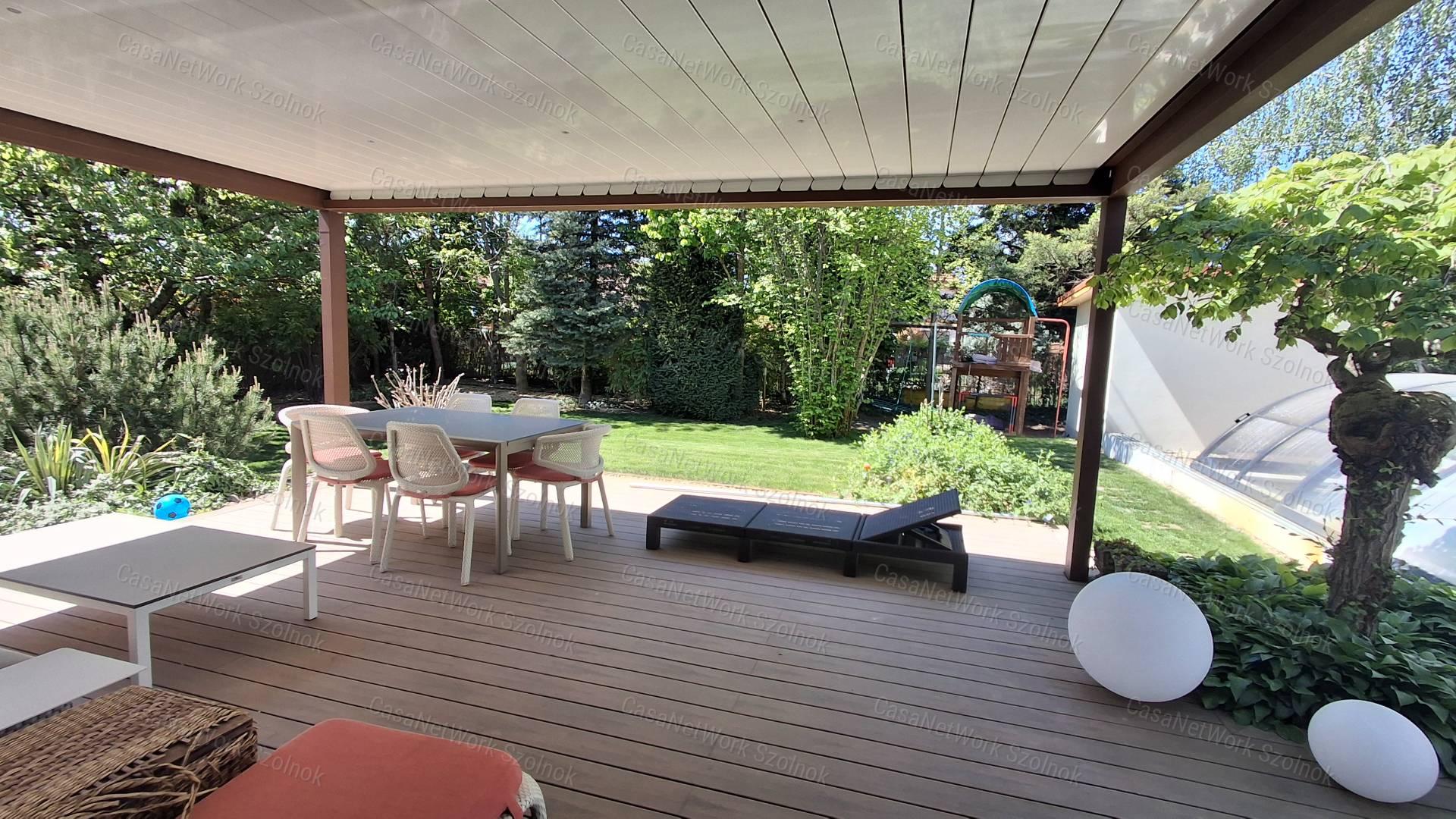 Szolnok kertvárosában luxus kategóriás családi ház eladó