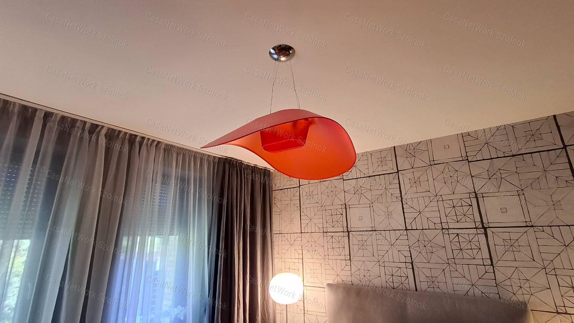 Szolnok kertvárosában luxus kategóriás családi ház eladó