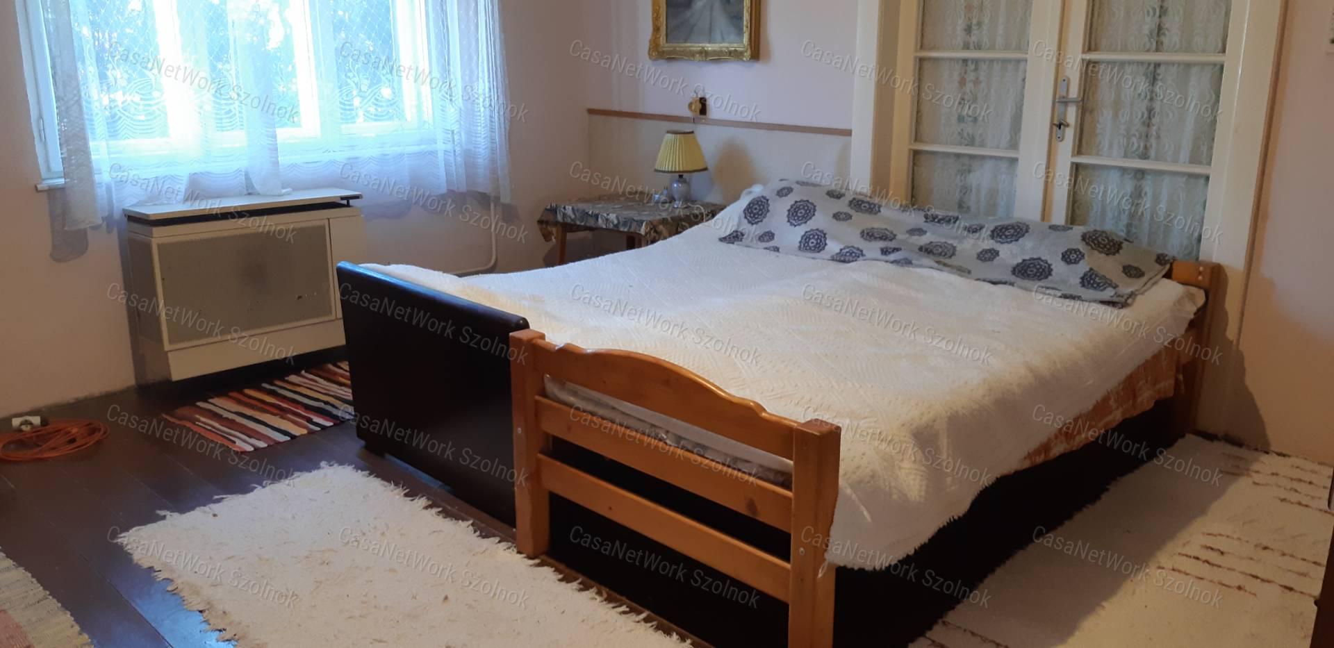 Eladó Tiszaföldváron kertes családi ház!