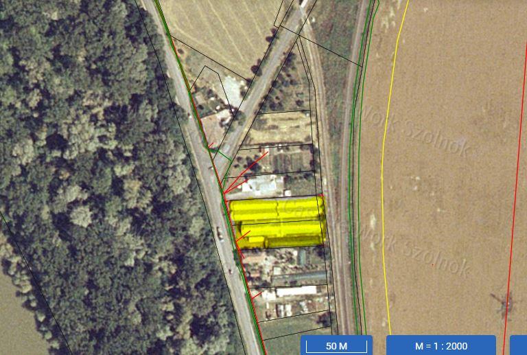 Eladó Martfűn 3600 nm-es telephely fő út mellett.