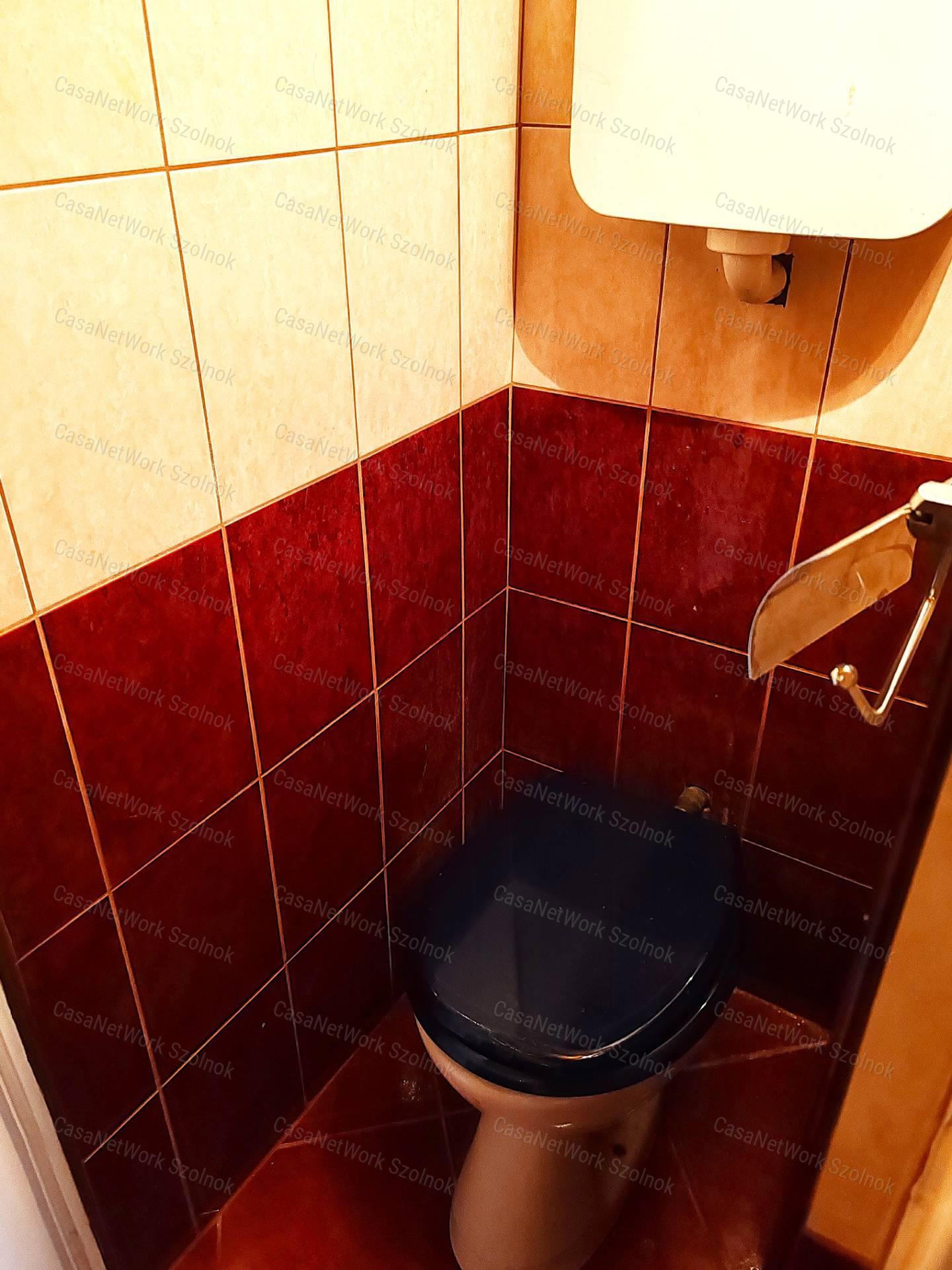 Különleges csaldi ház eladó Kengyelen!