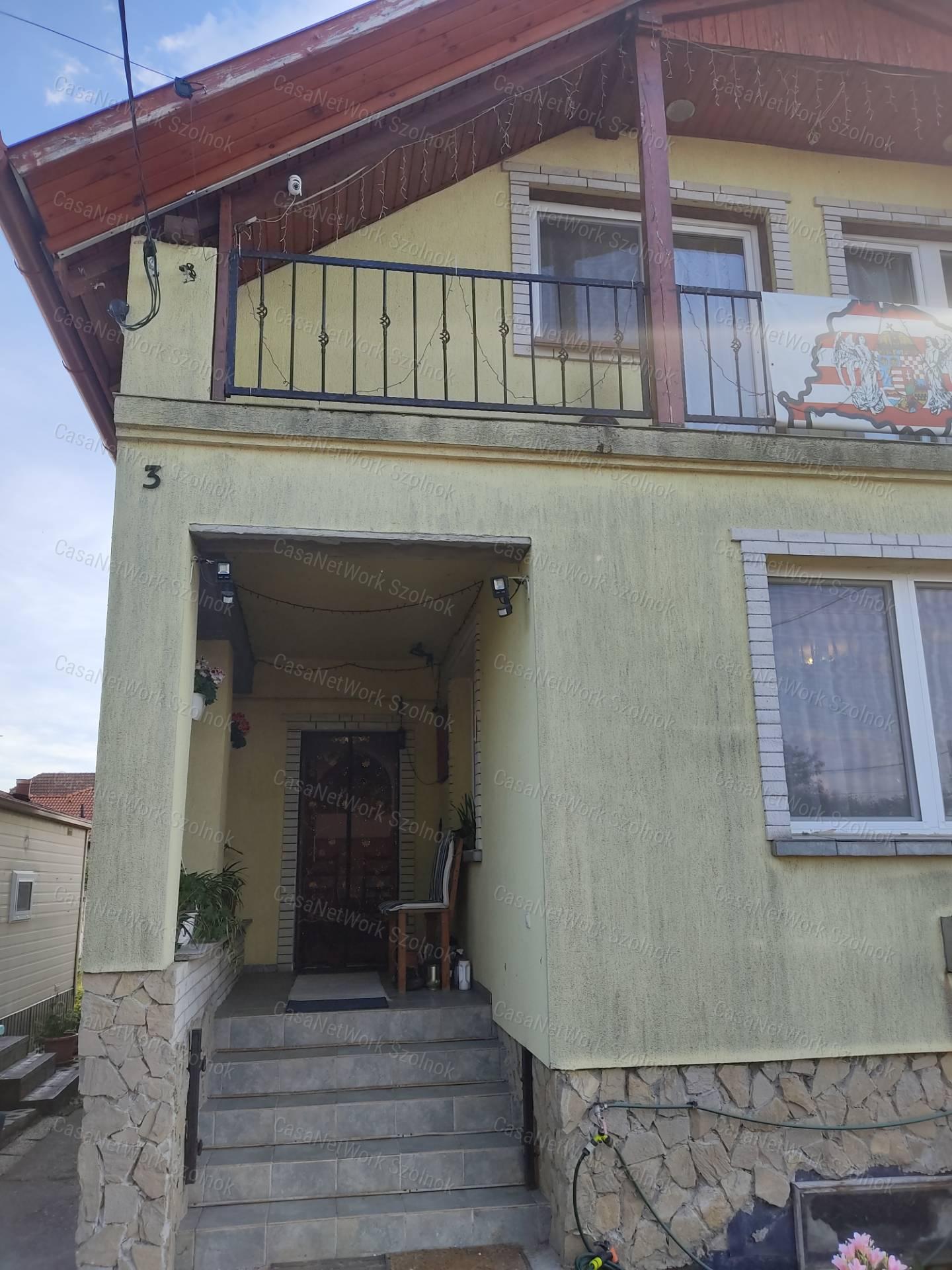 Eladó családi ház, Farmos