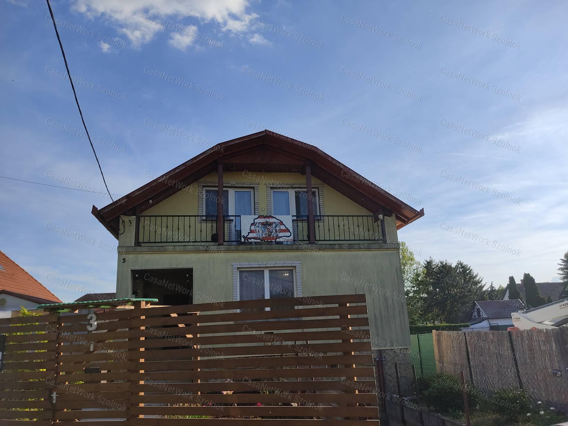 Eladó családi ház, Farmos