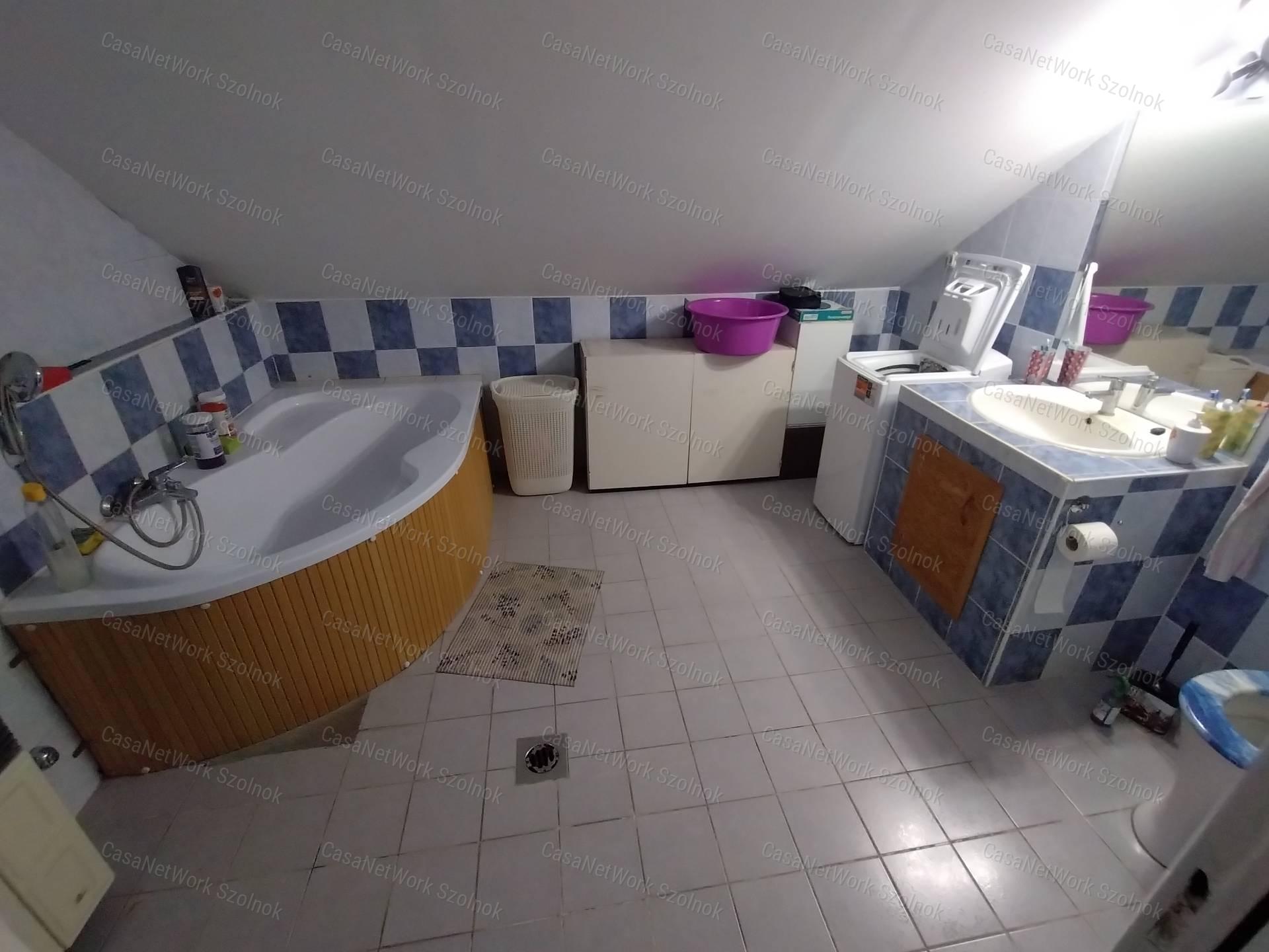 Eladó családi ház, Farmos