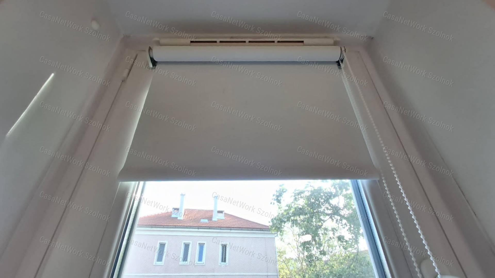 Szolnok belvárosában  második emeleti felújított téglalakás eladó