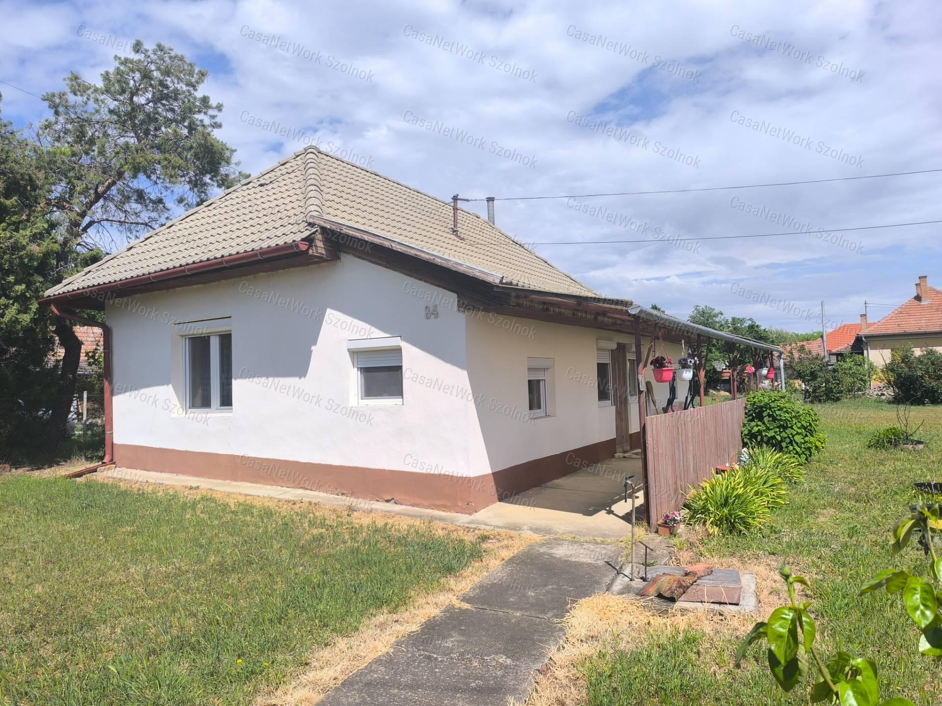 Tószegi 59 m2-es családi ház eladó!