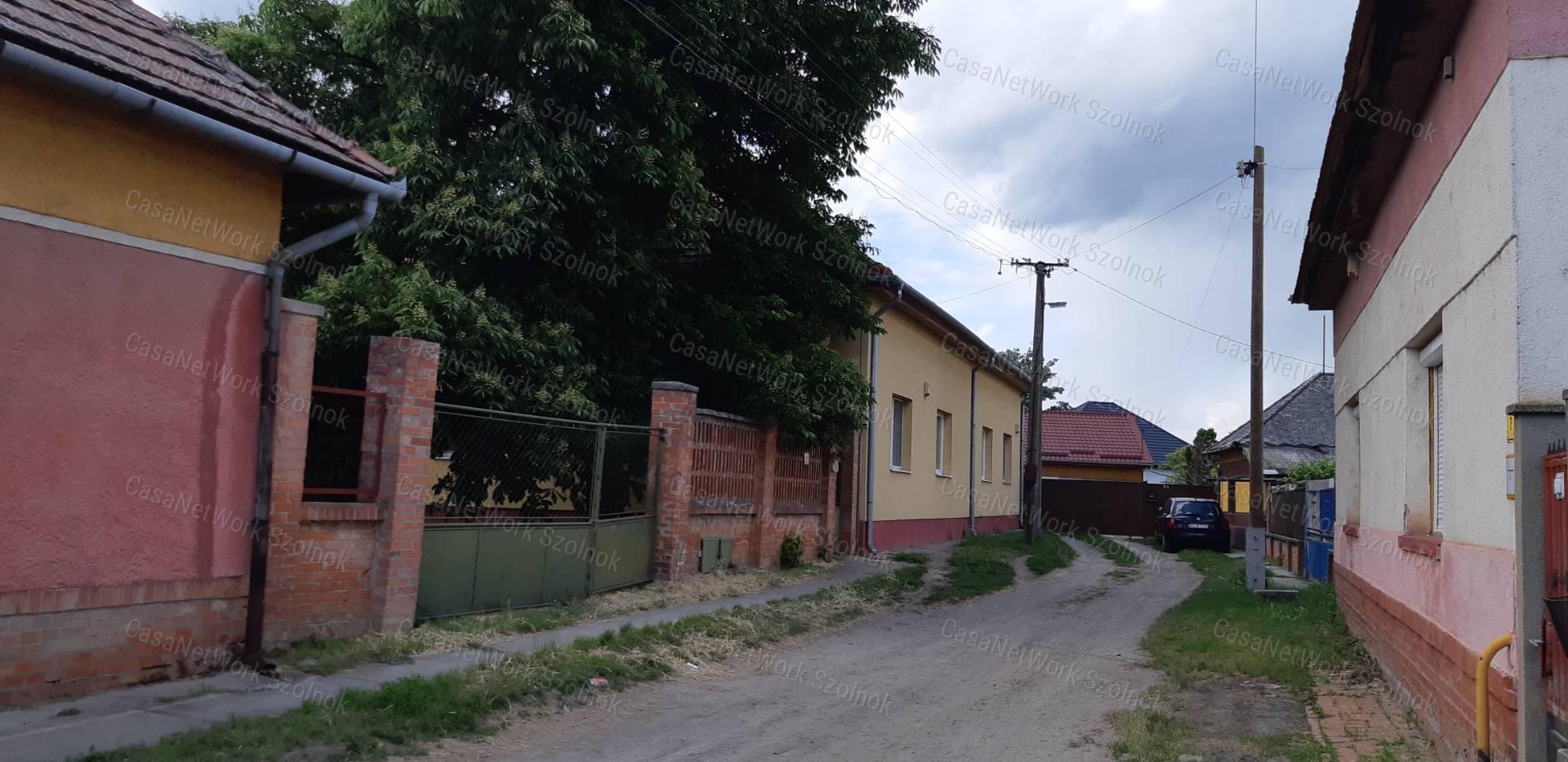 Tiszaföldváron eladó kertes családi ház!