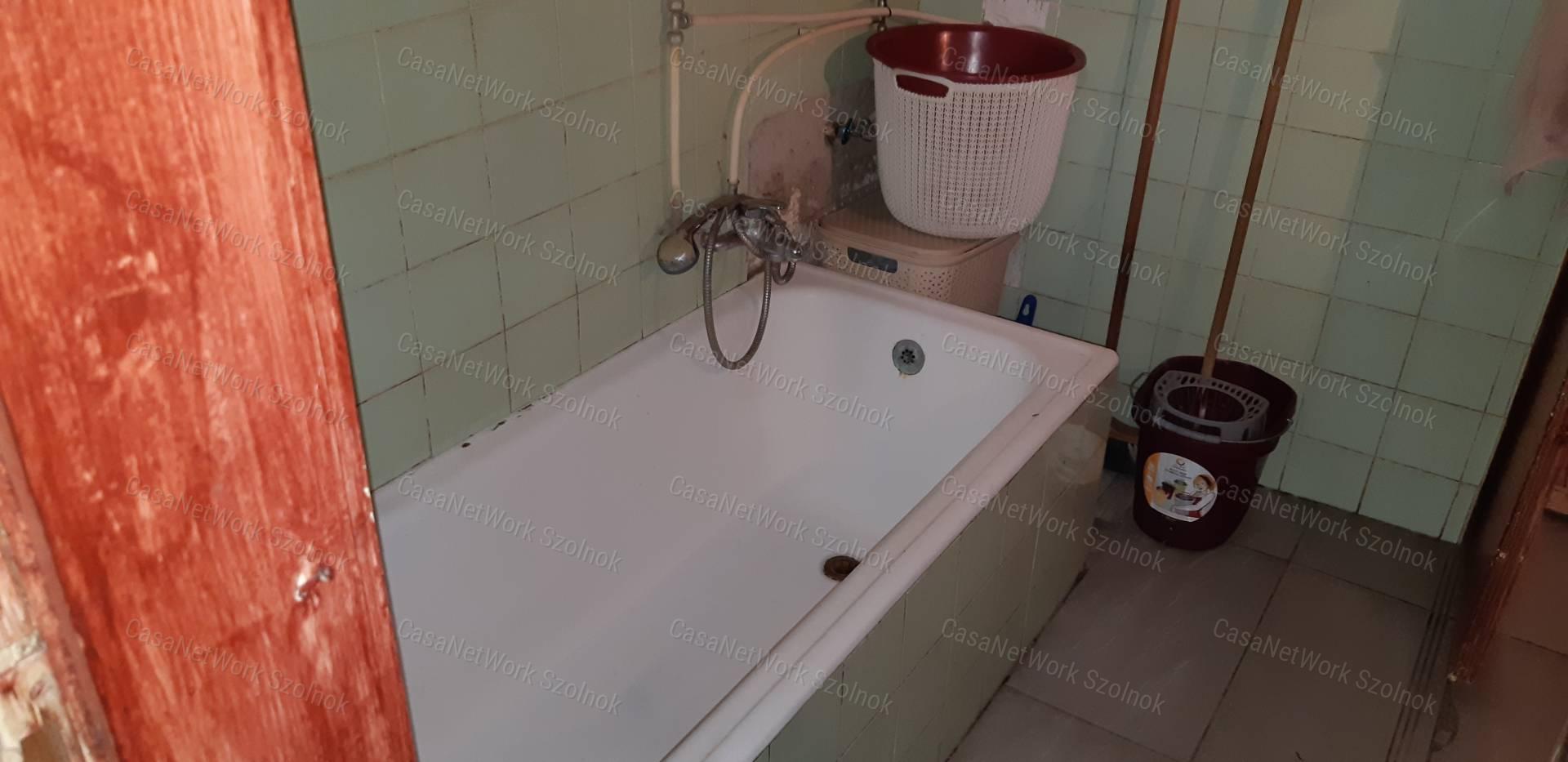 Tiszaföldváron eladó kertes családi ház!