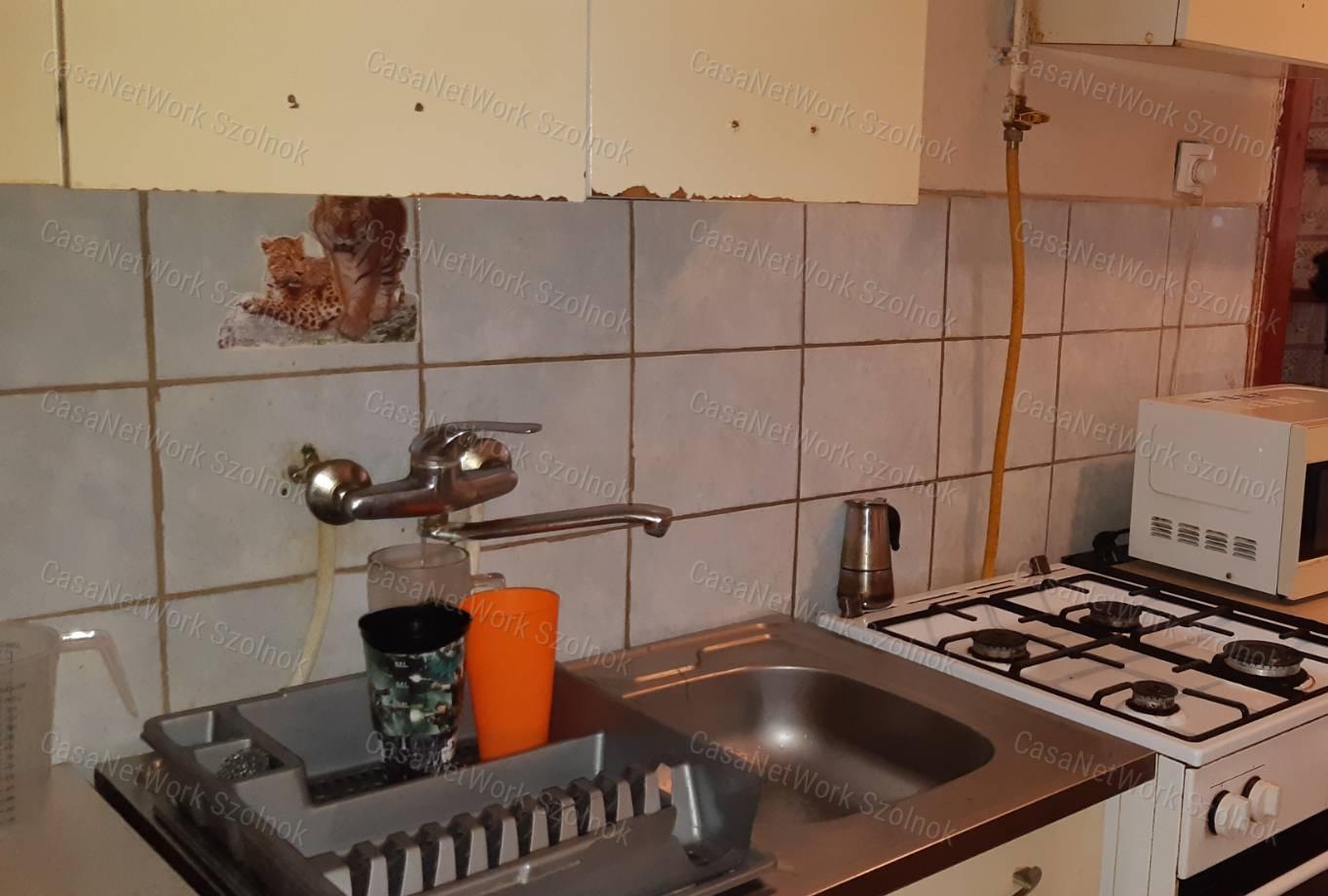 Tiszaföldváron eladó kertes családi ház!