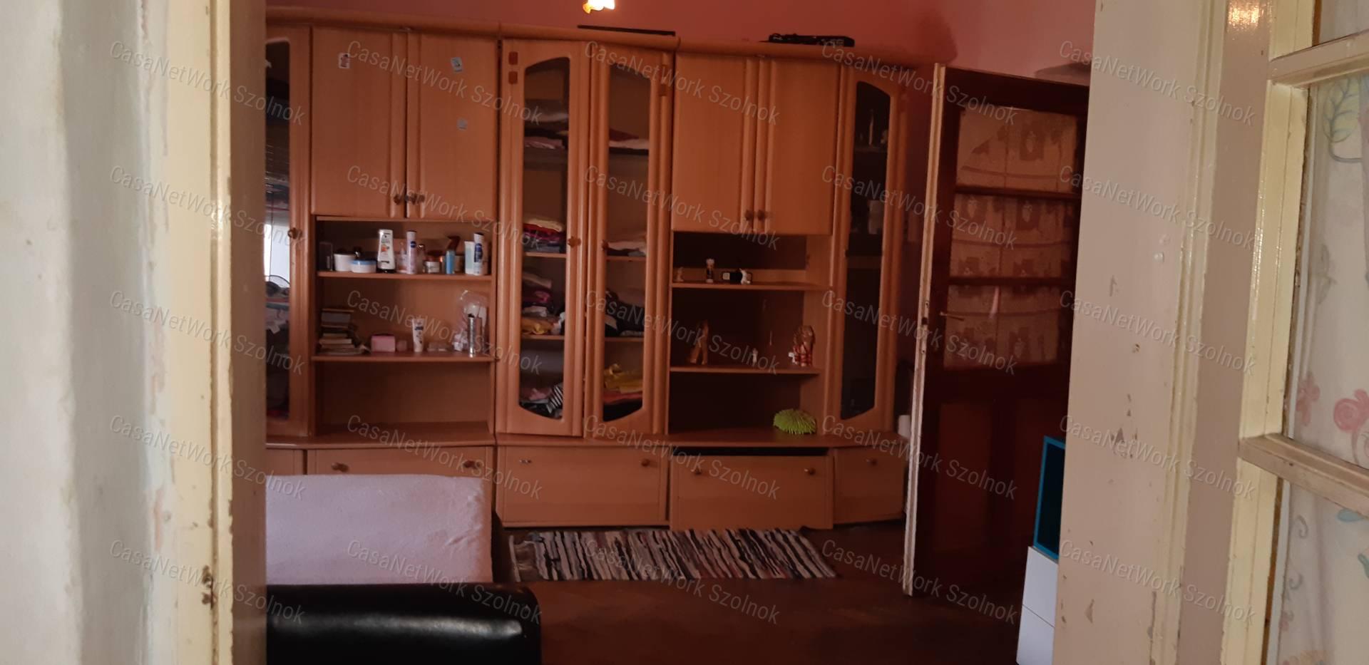 Tiszaföldváron eladó kertes családi ház!