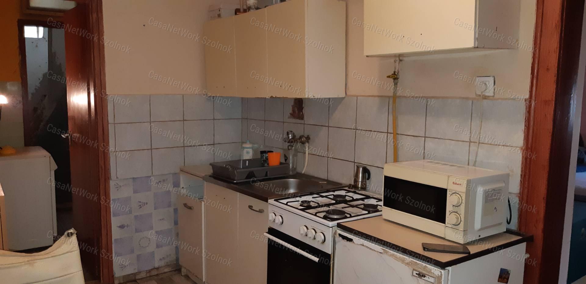 Tiszaföldváron eladó kertes családi ház!