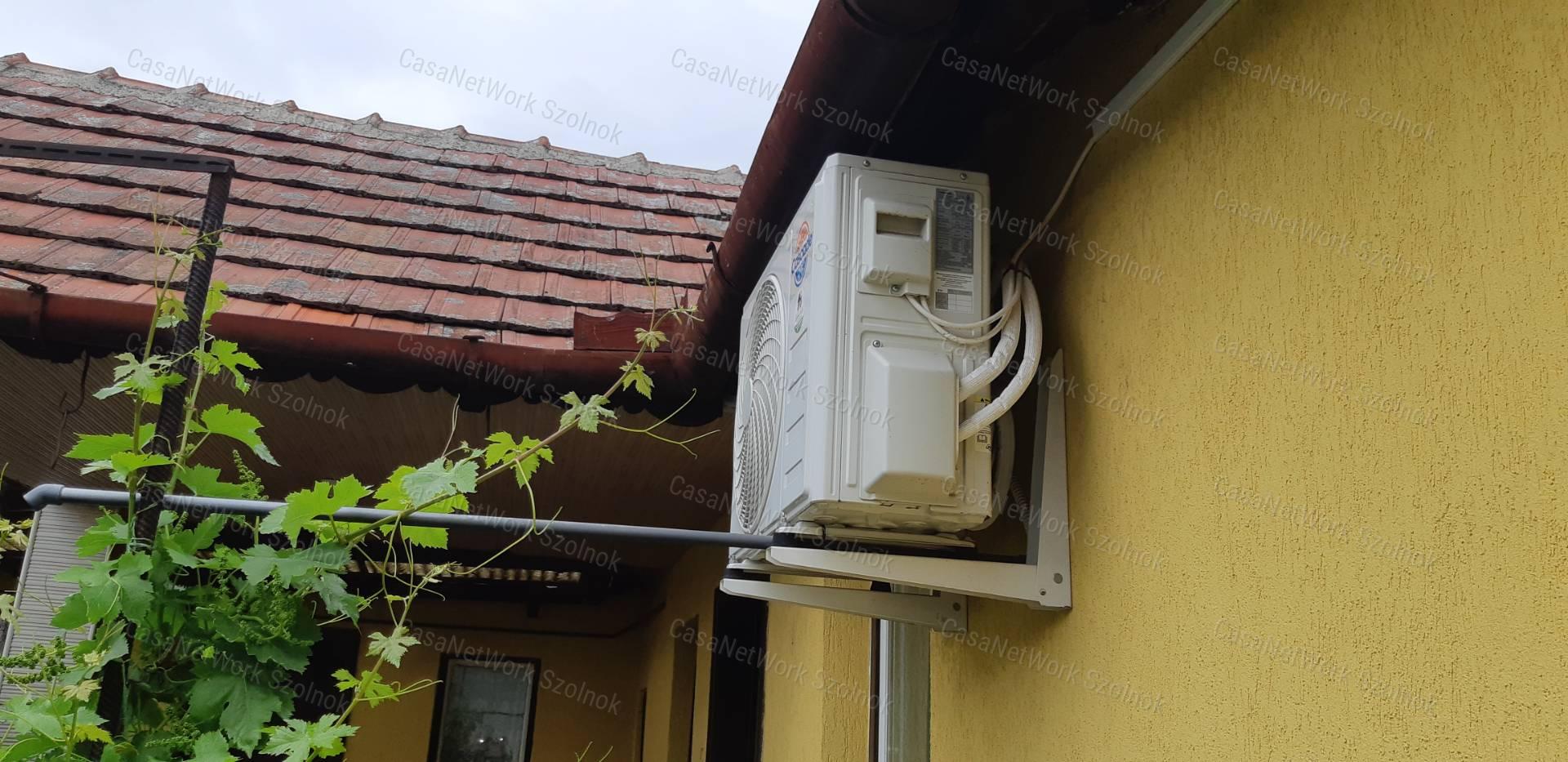 Tiszaföldváron eladó vállalkozásra is alkalmas családi ház!