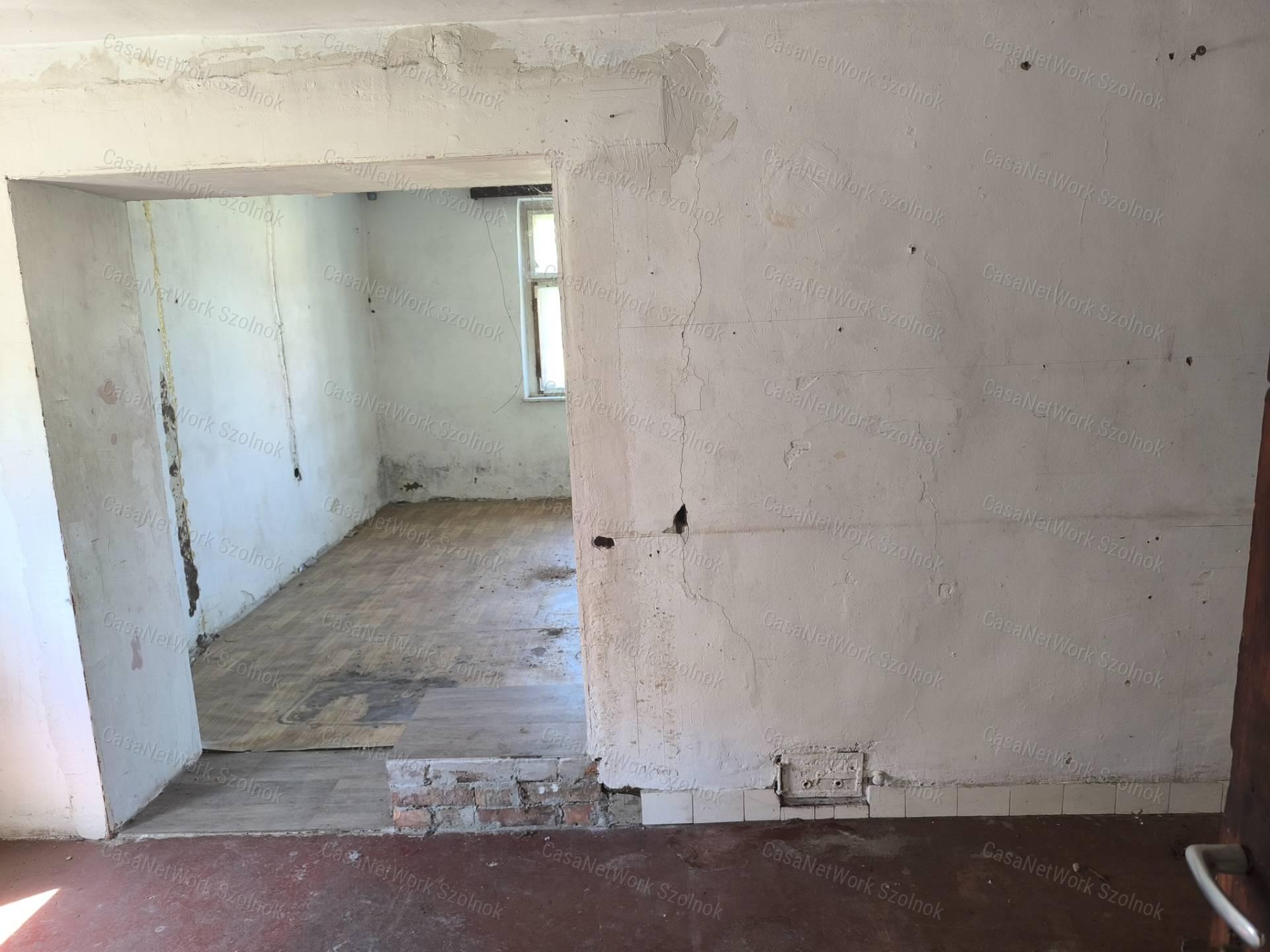 Rákóczifalvai 45 m2-es családi ház eladó!