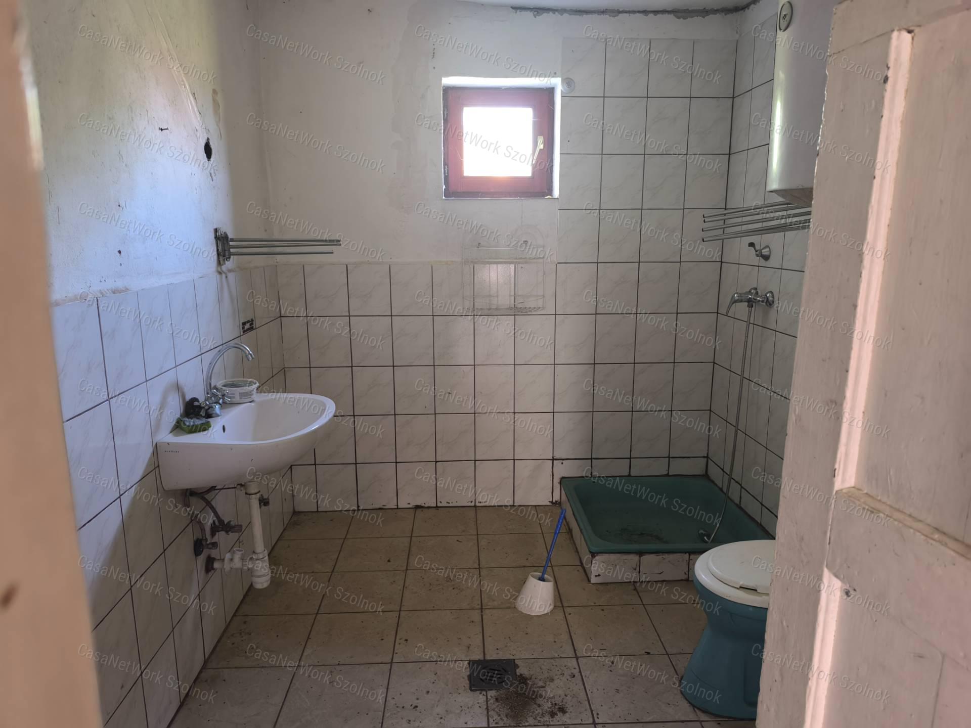 Rákóczifalvai 45 m2-es családi ház eladó!