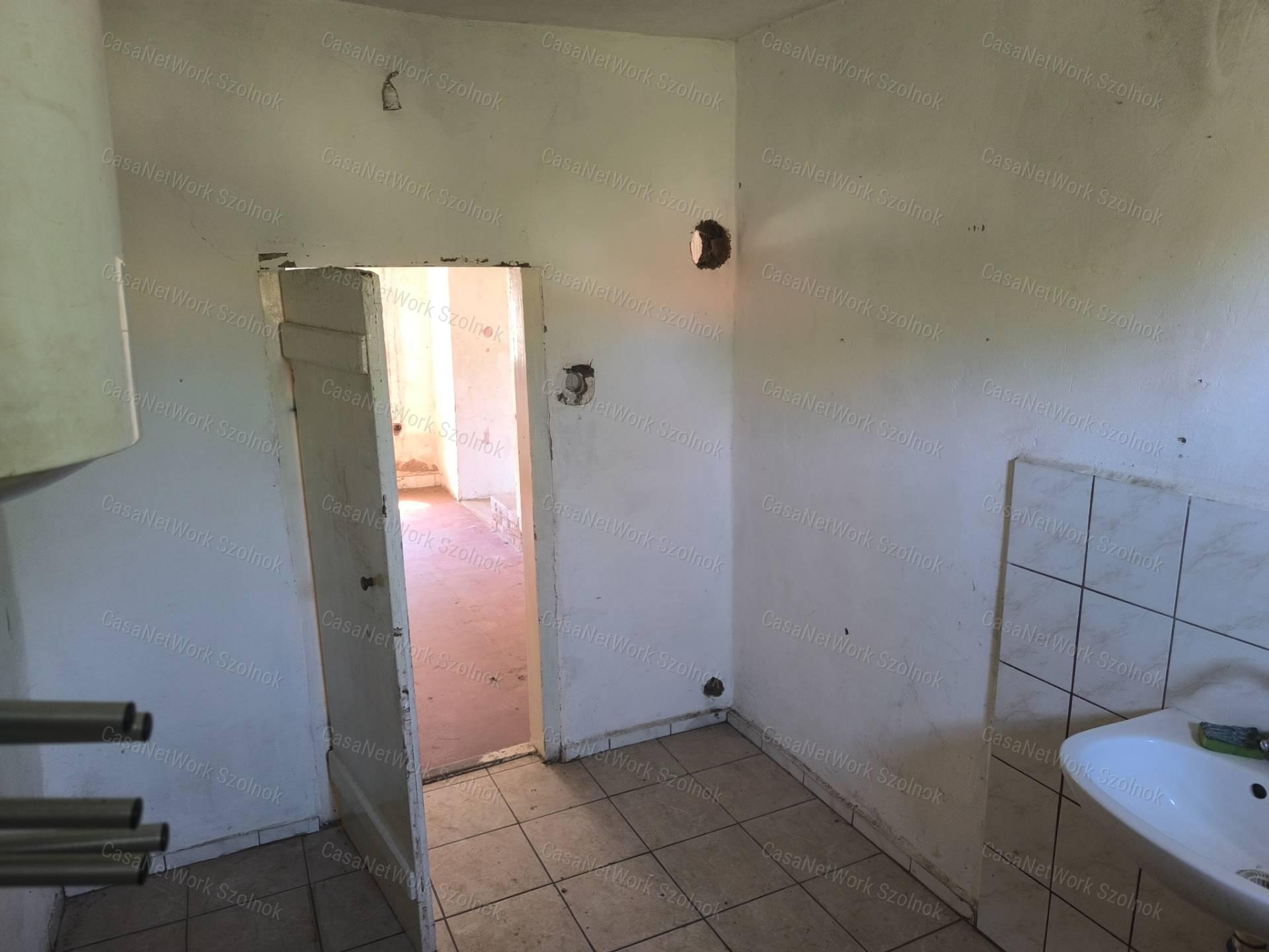 Rákóczifalvai 45 m2-es családi ház eladó!