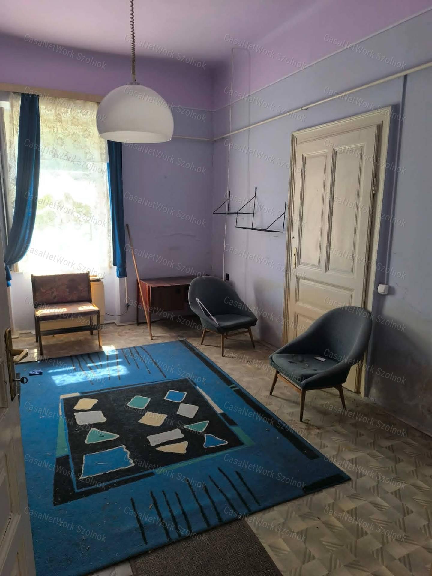 Eladó társasházi földszinti lakás, garázzsal Tiszaföldvár központjában