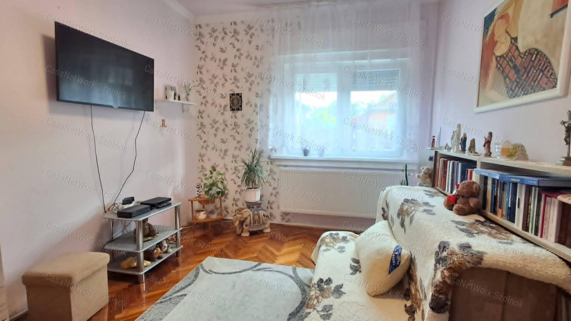 Eladó Szajol Ófaluban három szobás tégla építésű családi ház