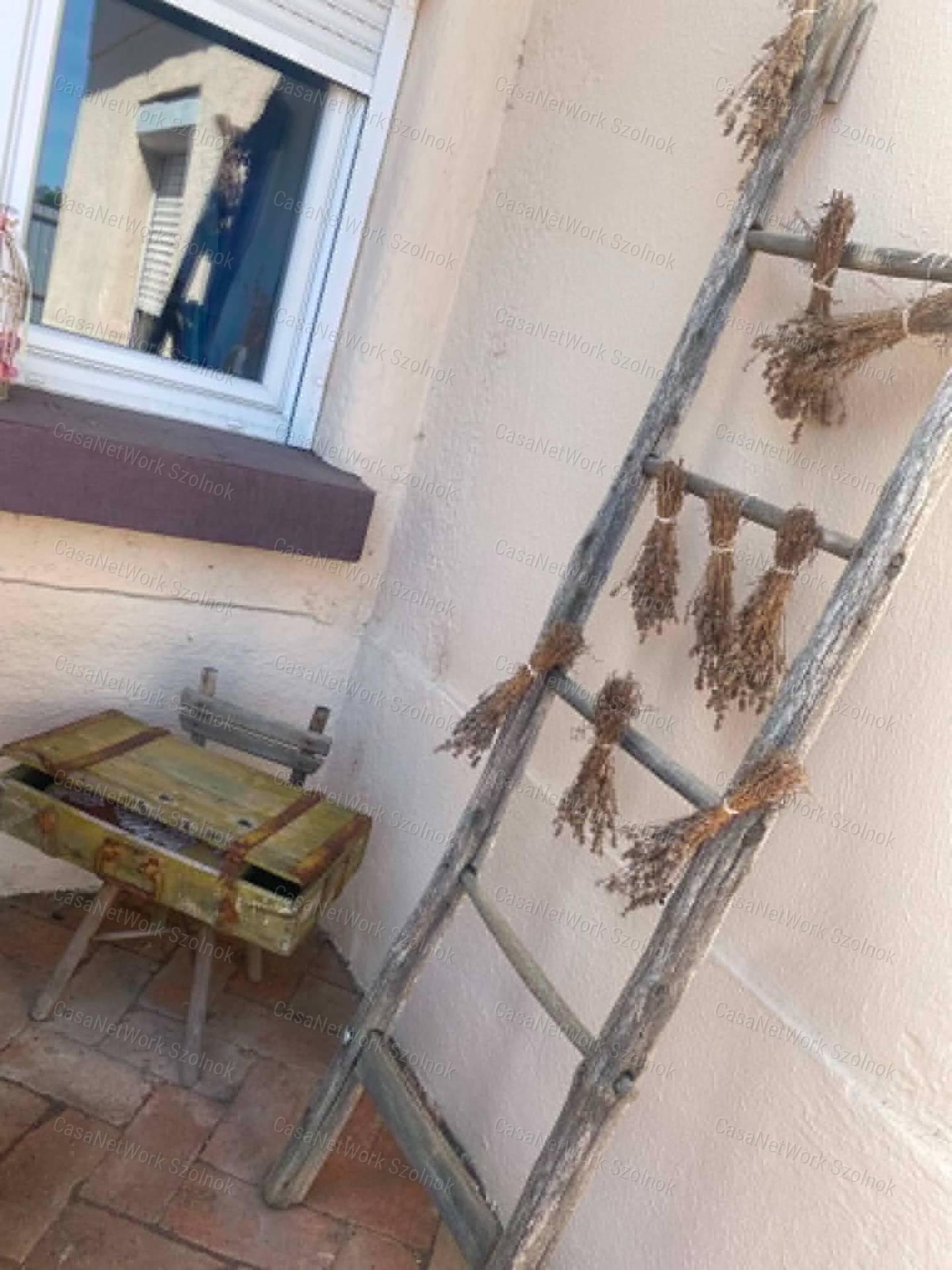 Szandaszőlősön 3 szobás családi ház eladó!