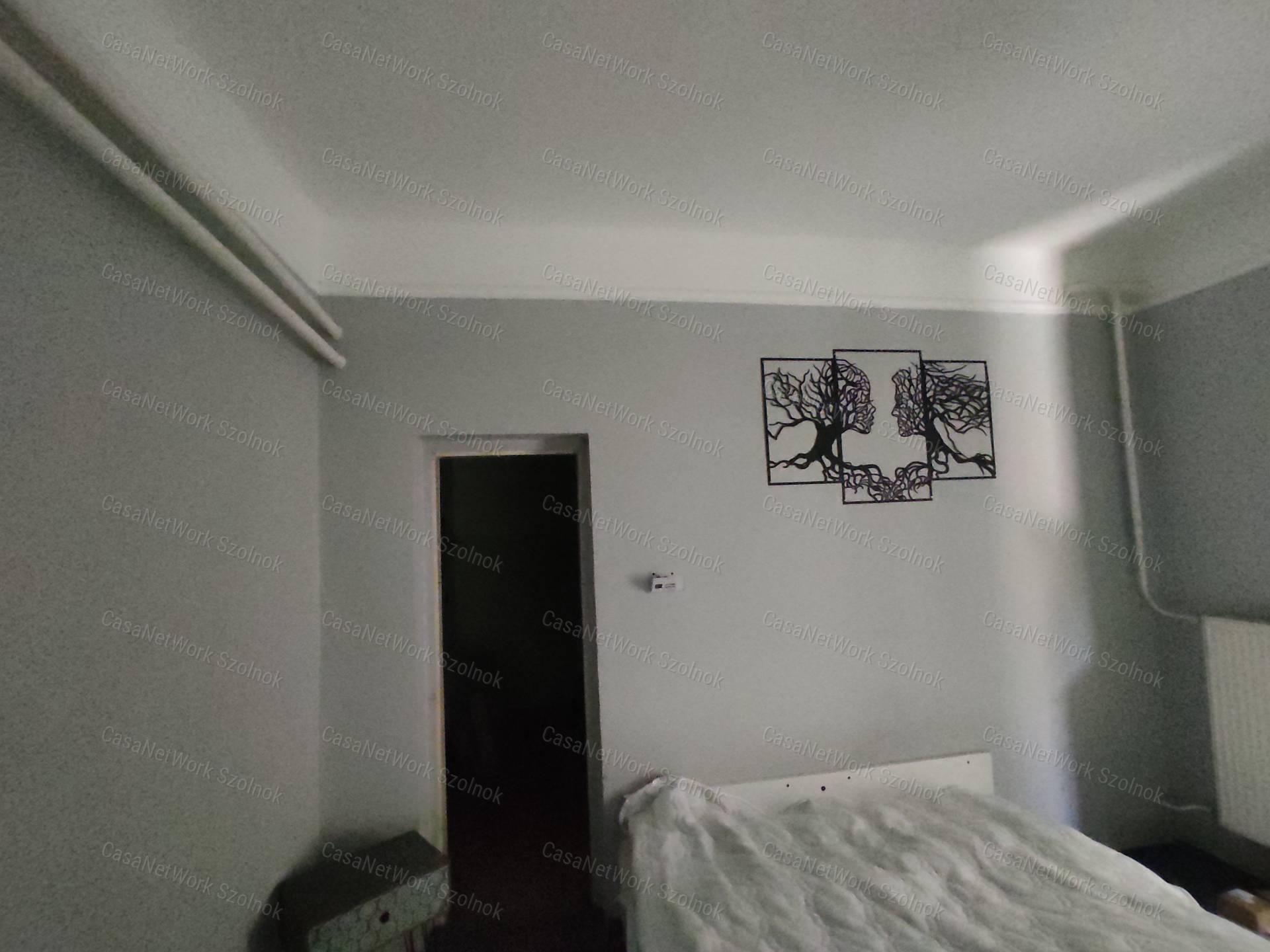 Eladó kétszintes, felújítandó családi ház, Tápiószele