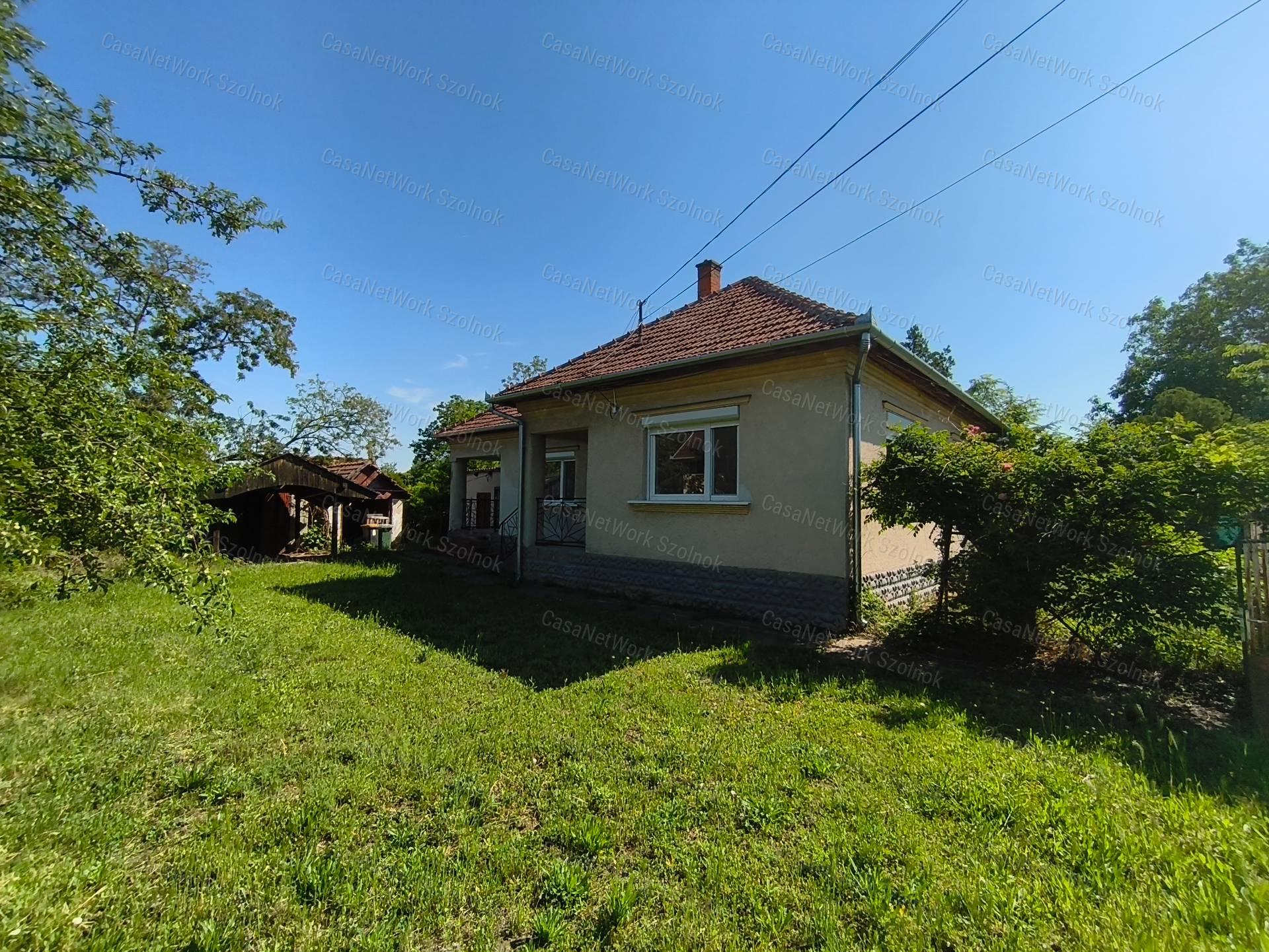 Eladó 3 szobás családi ház Abonyban