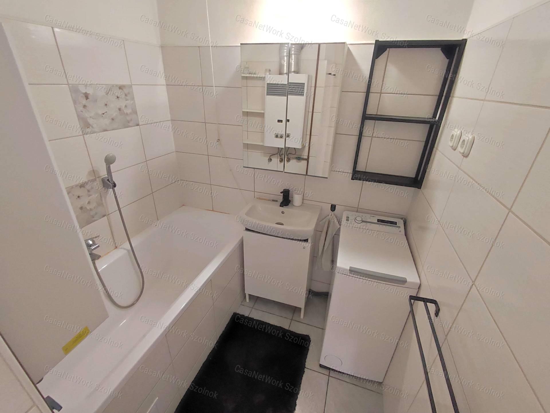 Eladó 2 szobás lakás Szolnokon, a Csokonai úton
