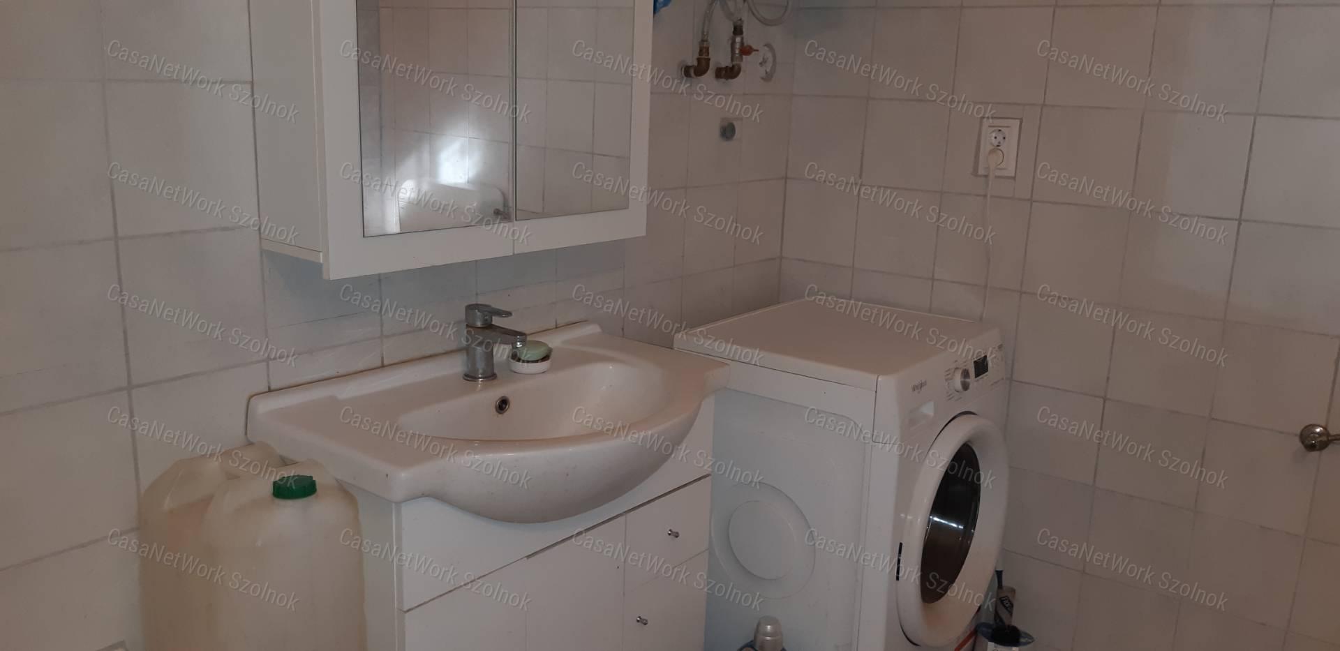 Tiszaföldváron eladó gazdálkodásra alkalmas családi ház!