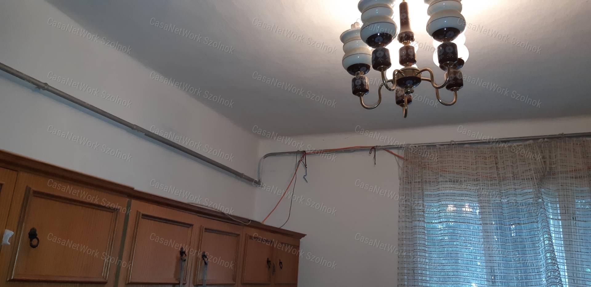Tiszaföldváron eladó gazdálkodásra alkalmas családi ház!
