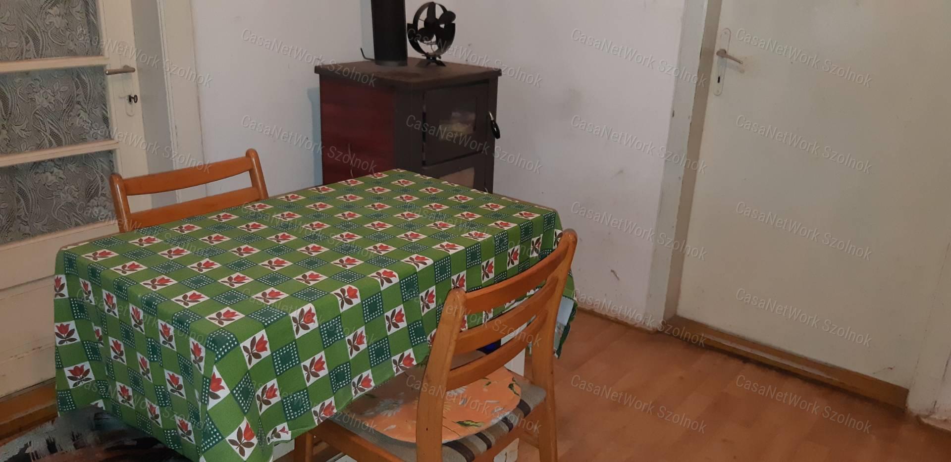 Tiszaföldváron eladó gazdálkodásra alkalmas családi ház!